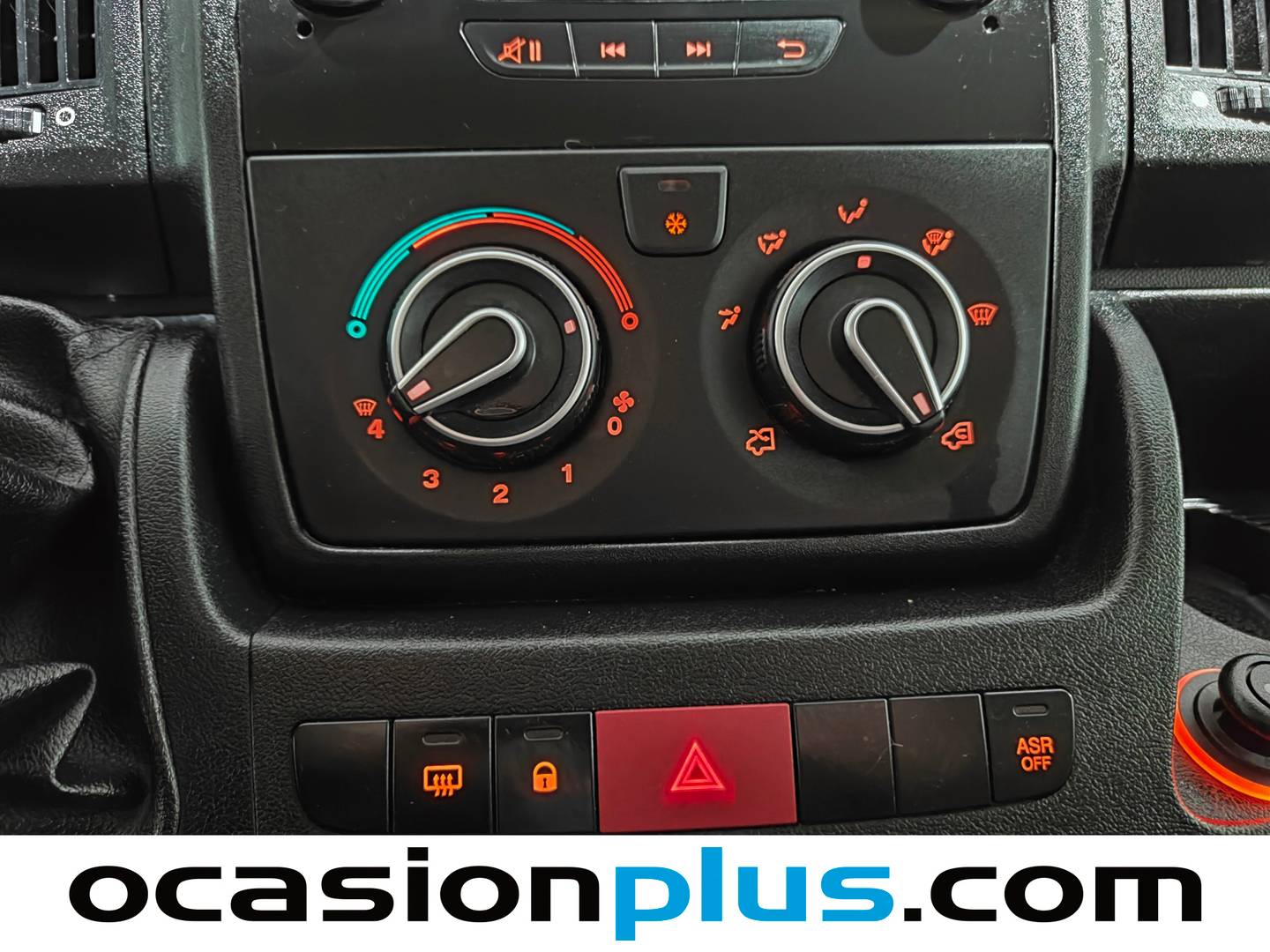 Foto Citroën Jumper Citroen Jumper BlueHDi 130 35 L3H2 (131 CV)