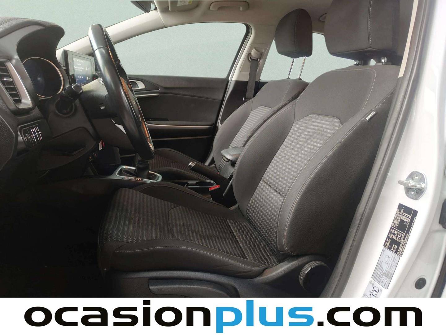 Foto asientos delanteros KIA Ceed KIA Ceed 1.6 MHEV iMT Drive (136 CV)