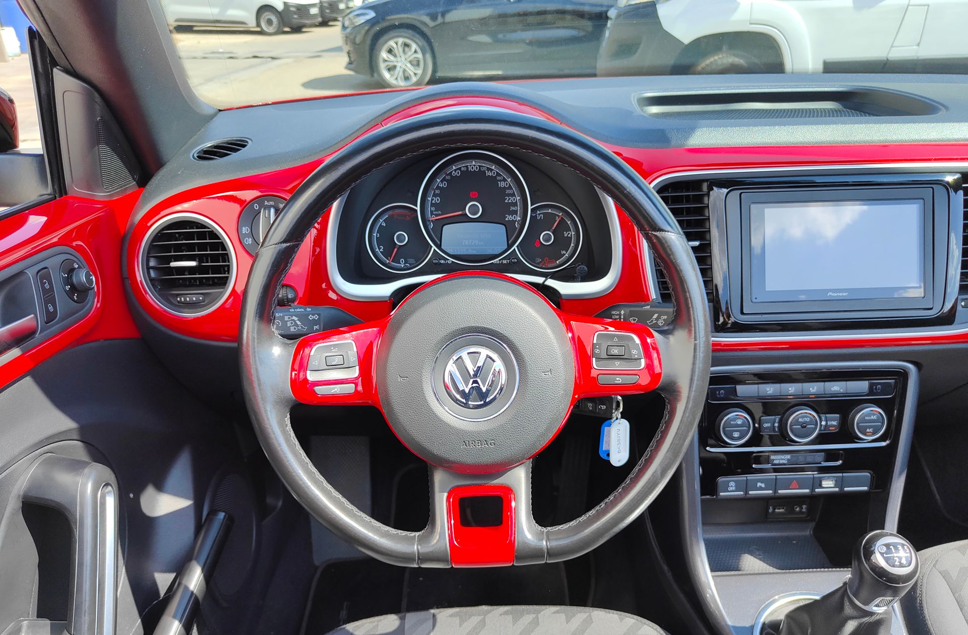 Volkswagen Beetle Cabrio Design 2.0 TDI BMT - foto 20