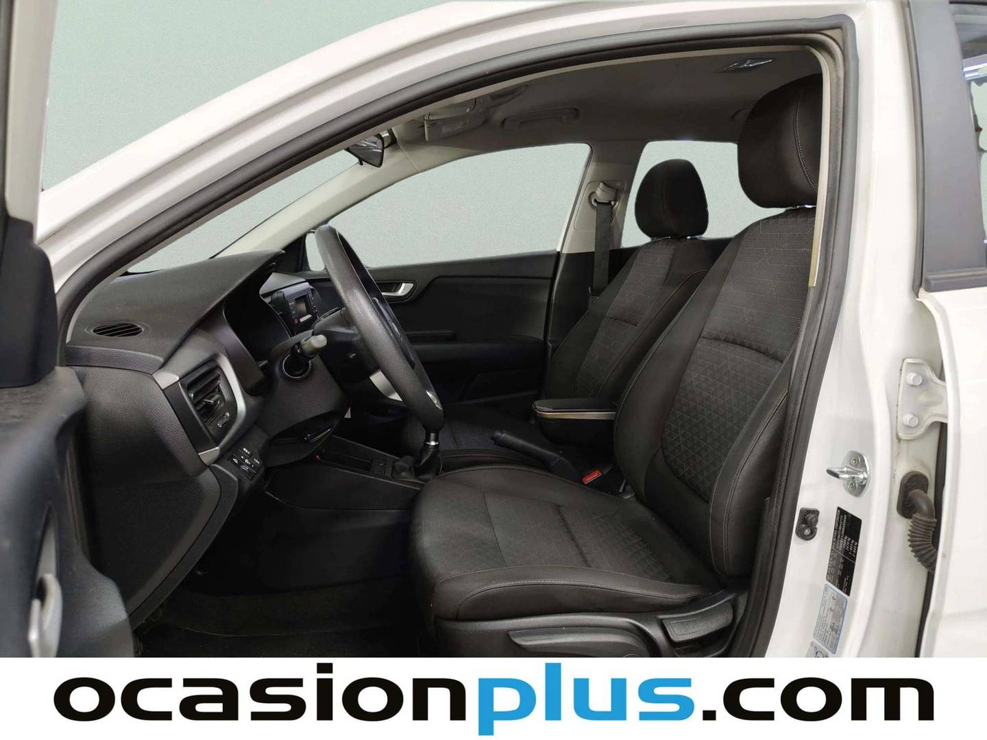Foto asientos delanteros KIA Rio KIA Rio 1.2 CVVT Tech (84 CV)
