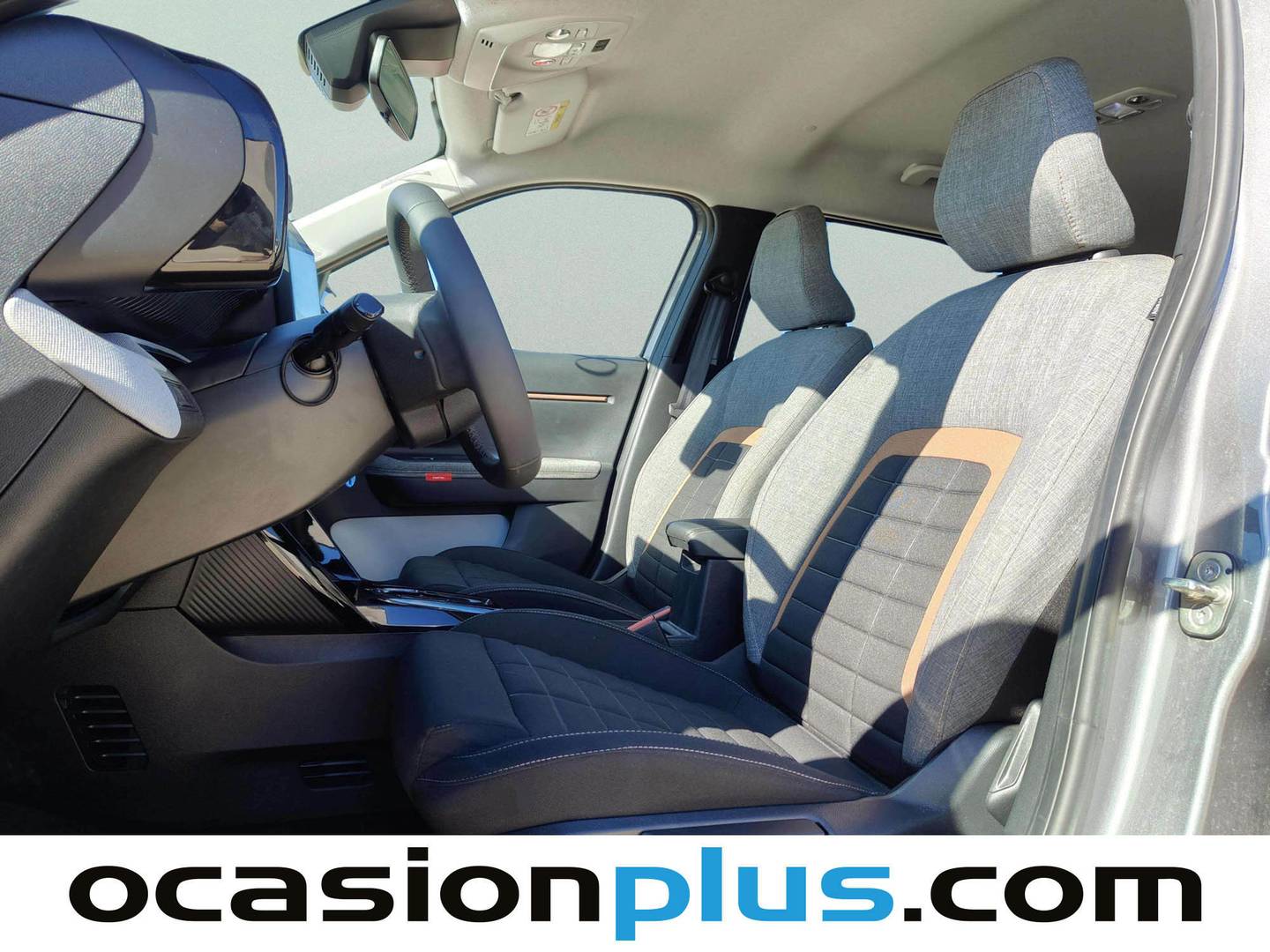 Foto asientos delanteros Citroën C3 Aircross Citroën C3 Aircross Hybrid 145 Plus e-DCS6 (145 CV)