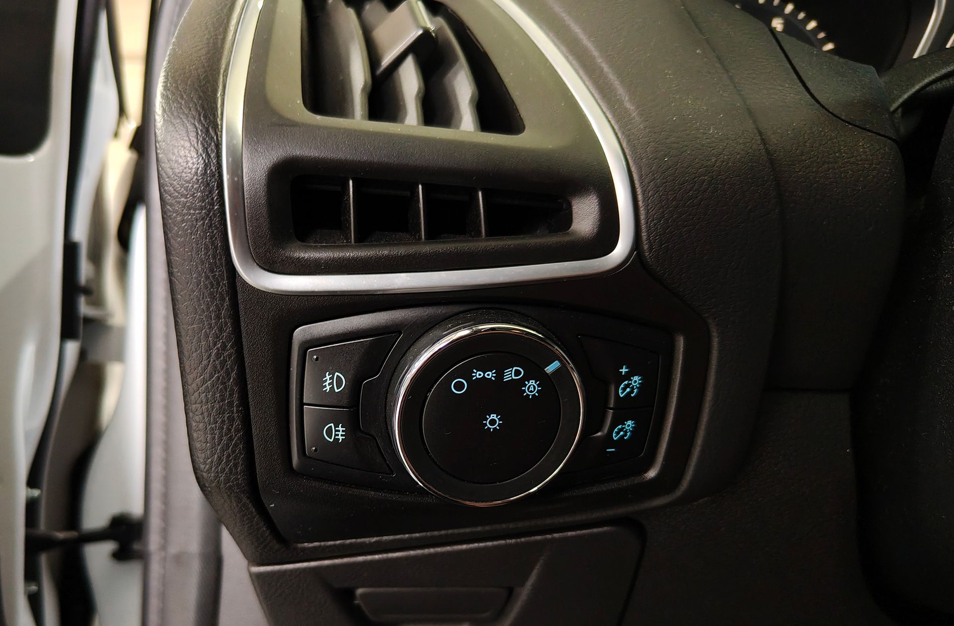 Ford Focus 1.0 EcoBoost Titanium - foto 10