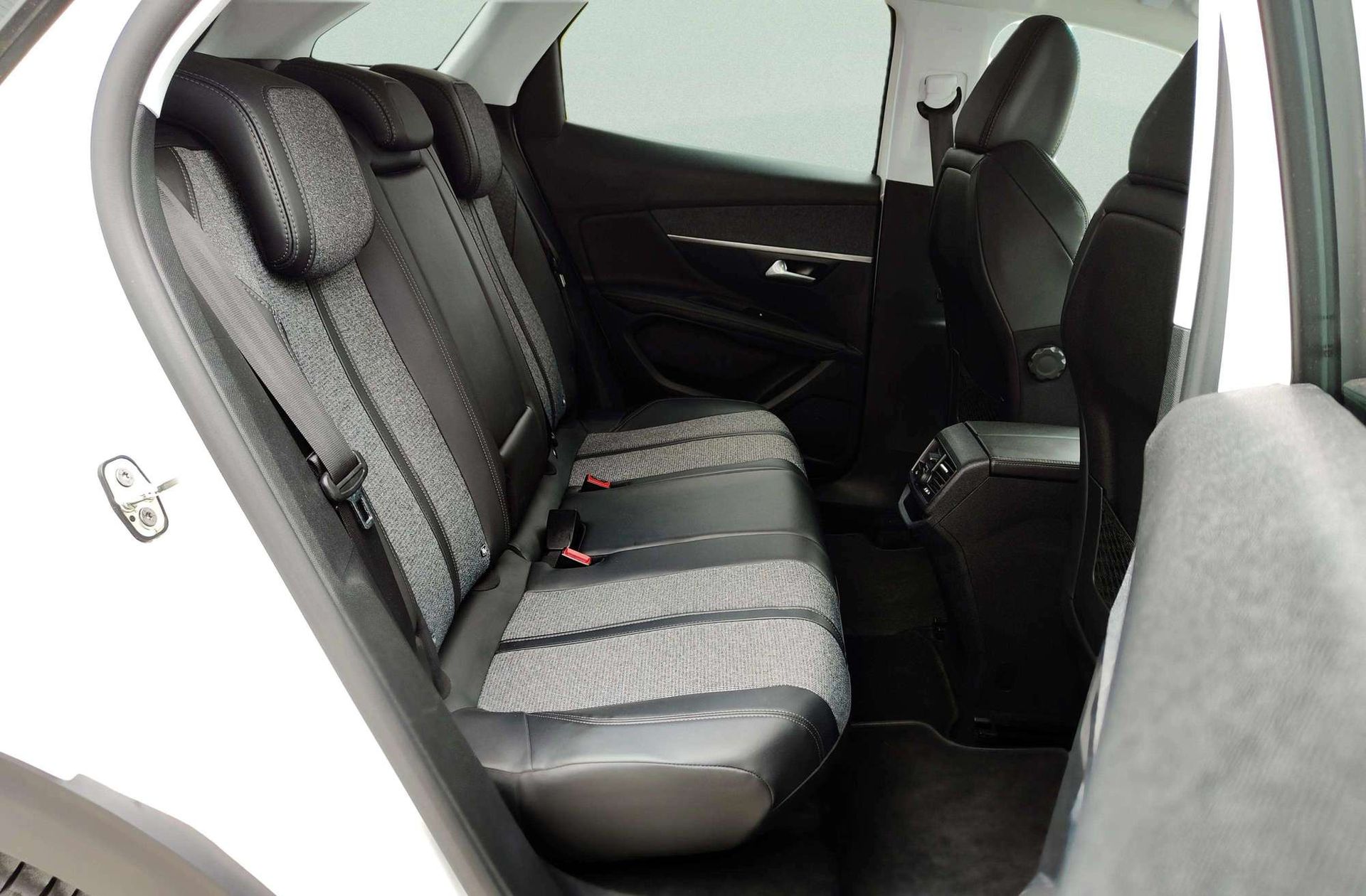 Peugeot 3008 PureTech 130 Allure - foto 19