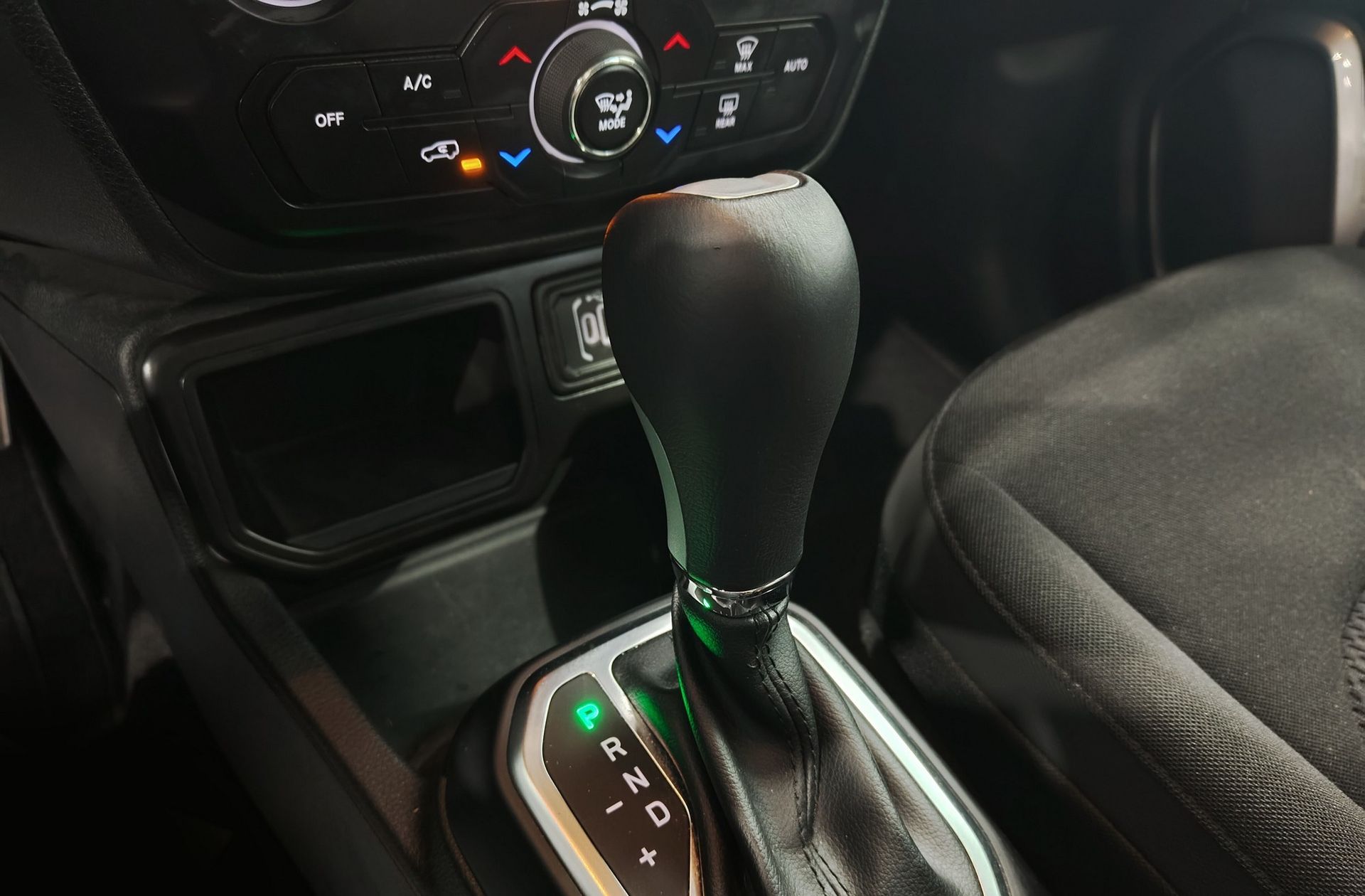Jeep Renegade eHybrid 1.5 Limited ATX - foto 6