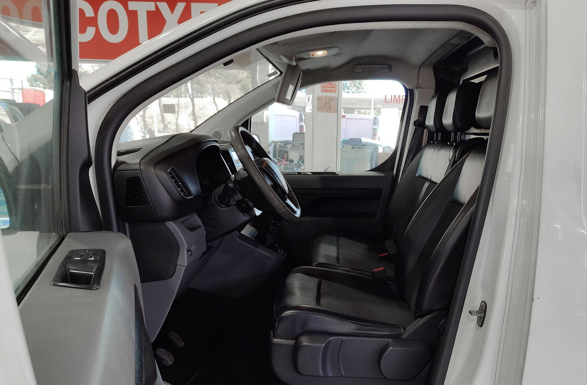 Peugeot Expert BlueHDi 120 Pro Standard - foto 9