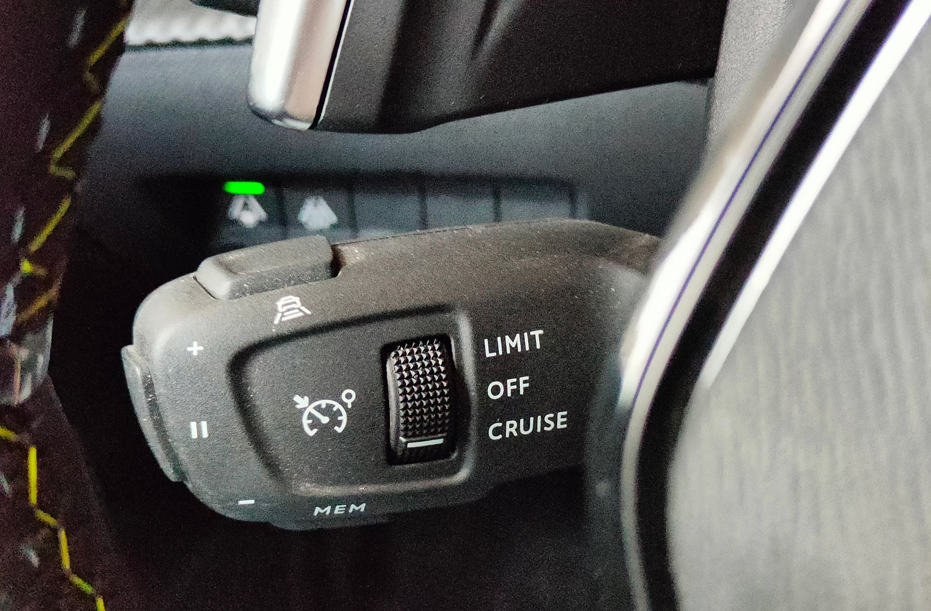 Peugeot 208 PureTech 130 GT Line EAT8 - foto 30