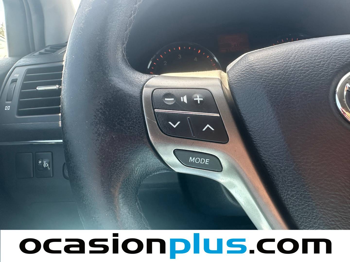 Extras y acabados del Toyota Avensis Toyota Avensis 2.0 D-4D Active (126 CV)