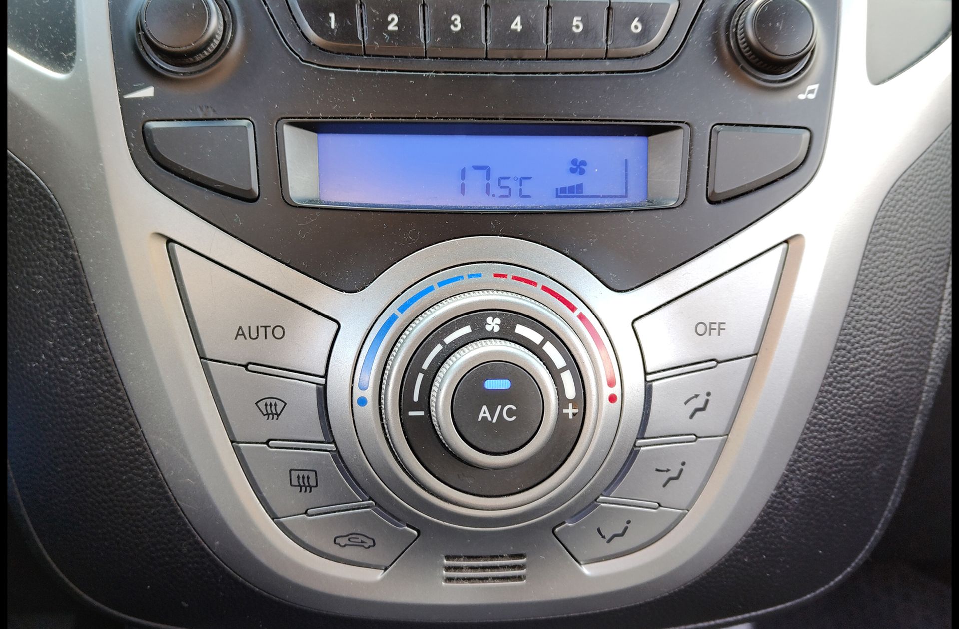 Hyundai ix20 1.6 CRDi Bluedrive Tecno - foto 28