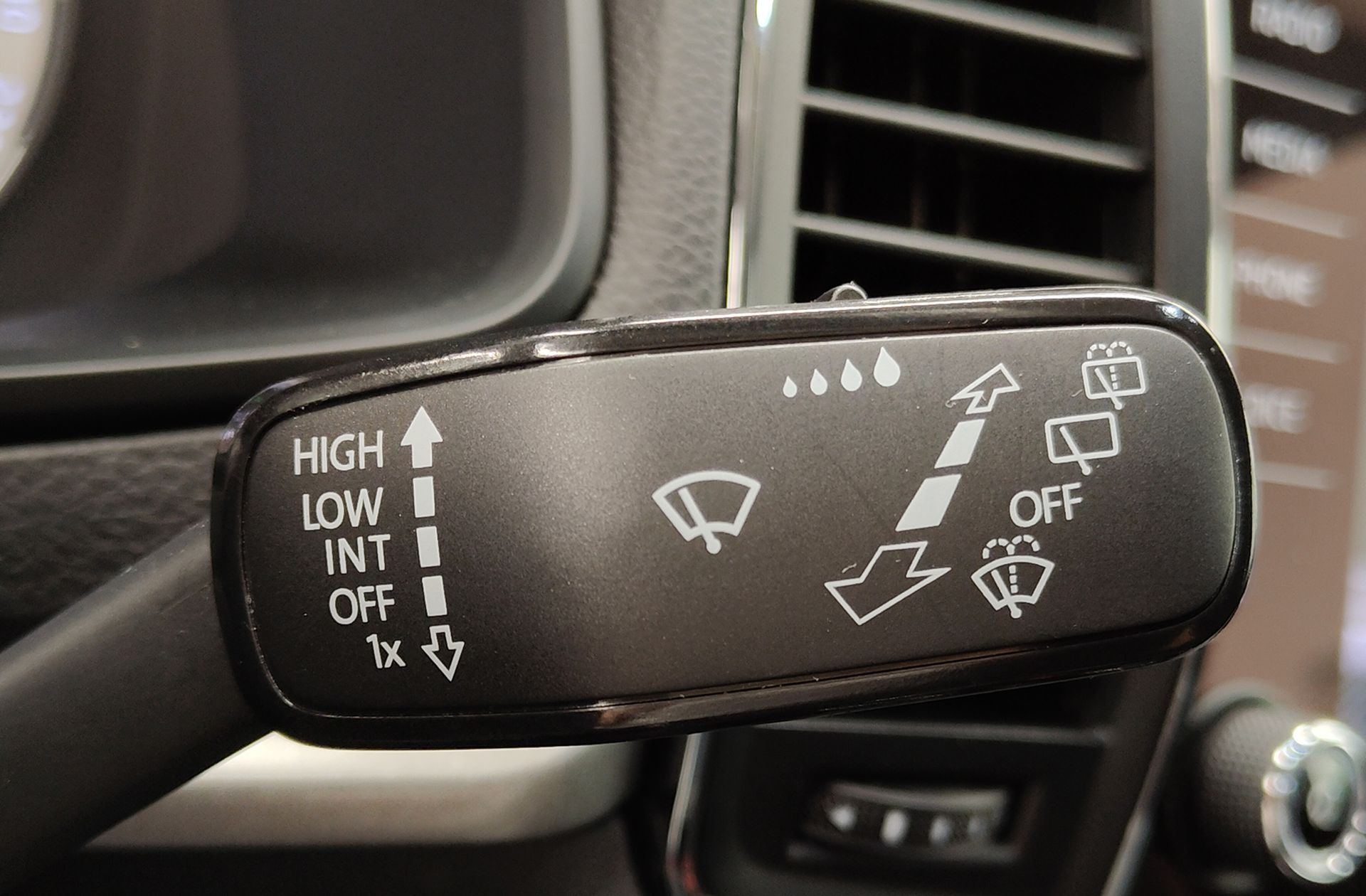 Škoda Karoq 1.5 TSI ACT Ambition DSG - foto 30