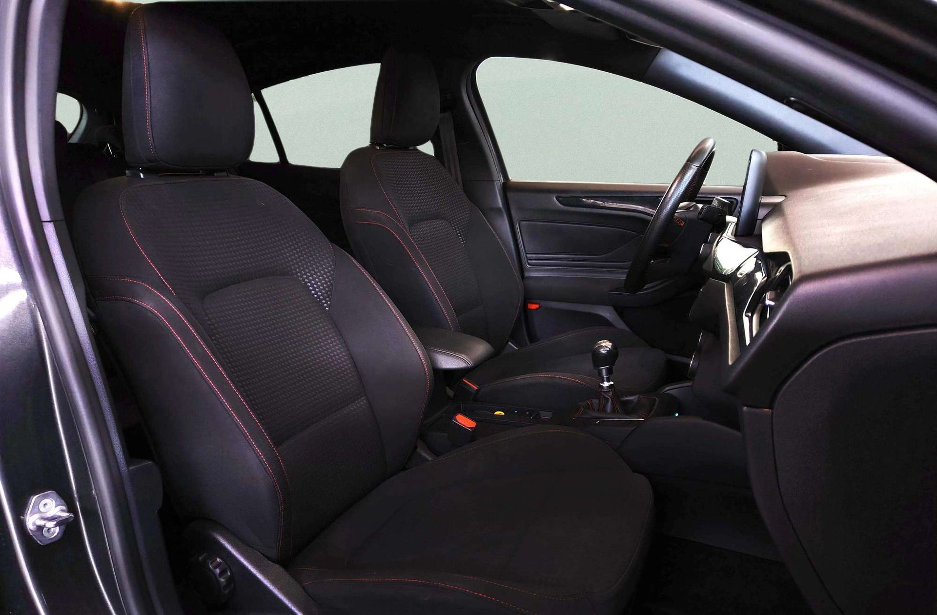 Ford Focus 1.0 EcoBoost MHEV ST-Line X - foto 17