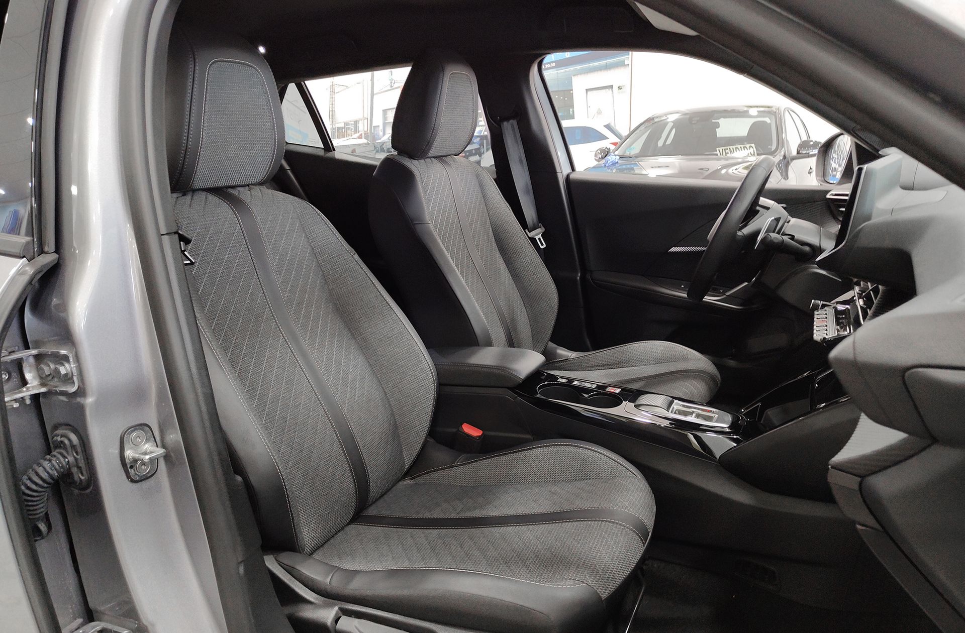 Peugeot 2008 Allure Hybrid eDCS6 - foto 20