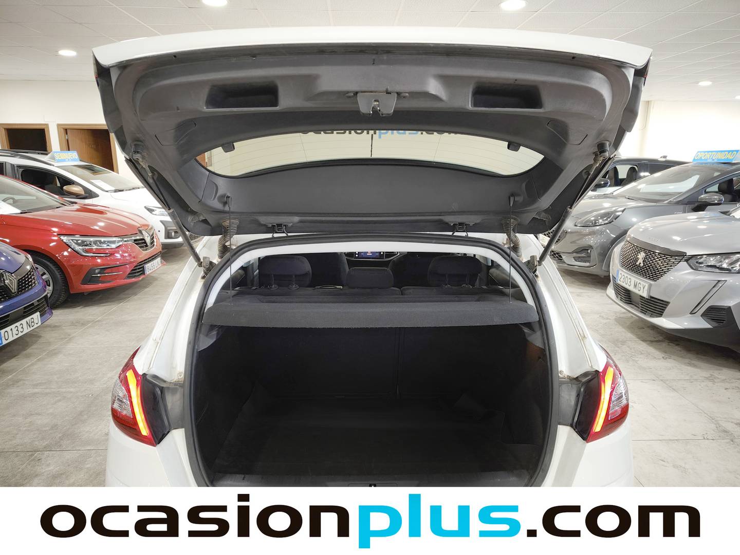 Fotos maletero Peugeot 308 Peugeot 308 BlueHDi 100 Style (100 CV)