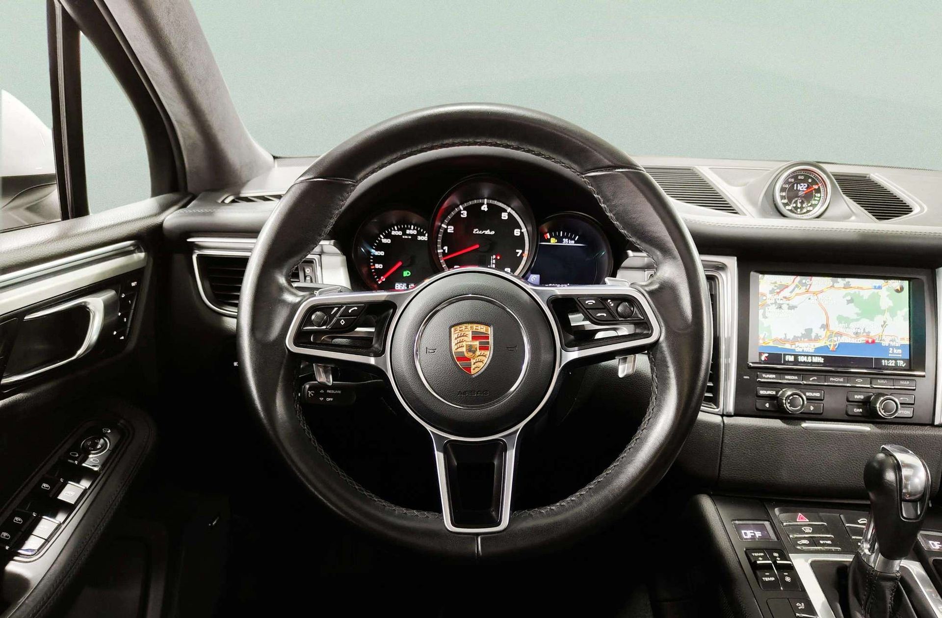 Porsche Macan Turbo - foto 36