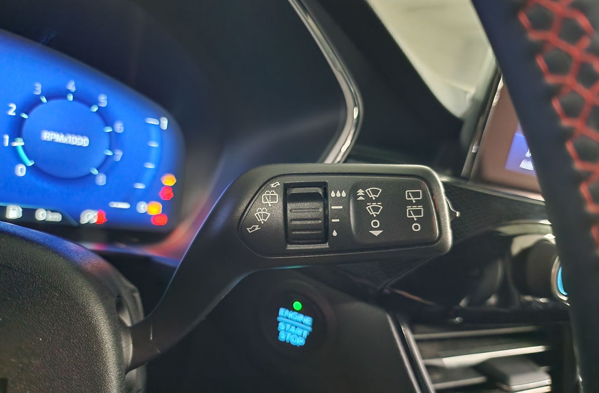 Ford Kuga 1.5T EcoBoost ST-Line X 4x2 - foto 32