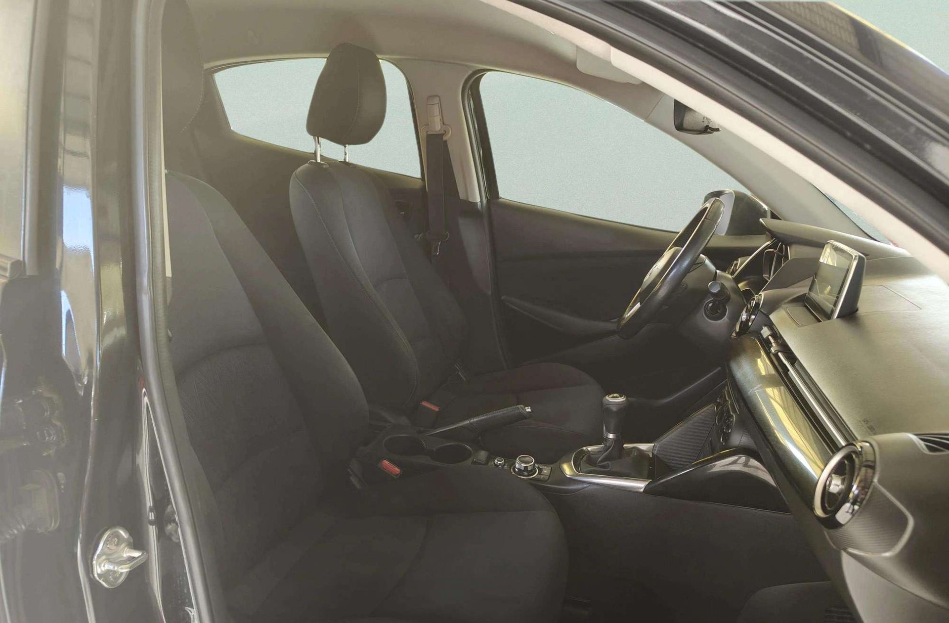 Mazda Mazda2 1.5 GE Style+ - foto 17