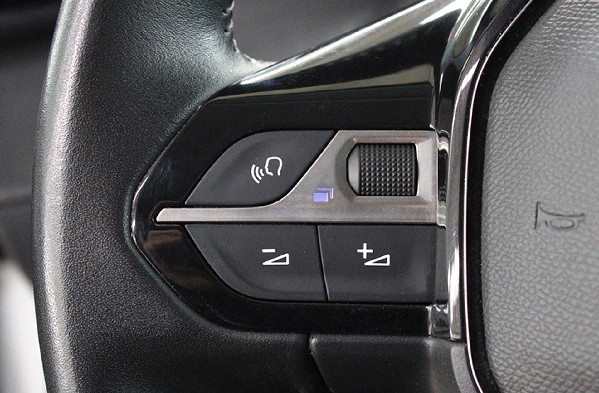 Peugeot 208 Eléctrico Allure - foto 33