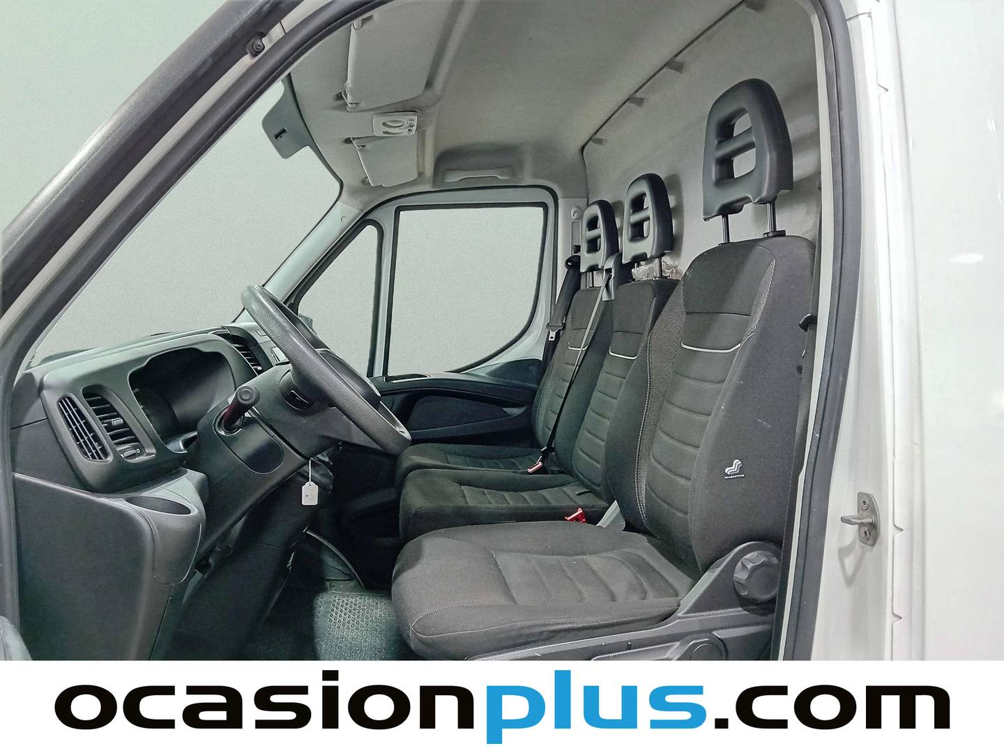 Foto Iveco Daily Iveco Daily Furgon 35S 16 V 3520L/H2 (156 CV) 3 Plazas