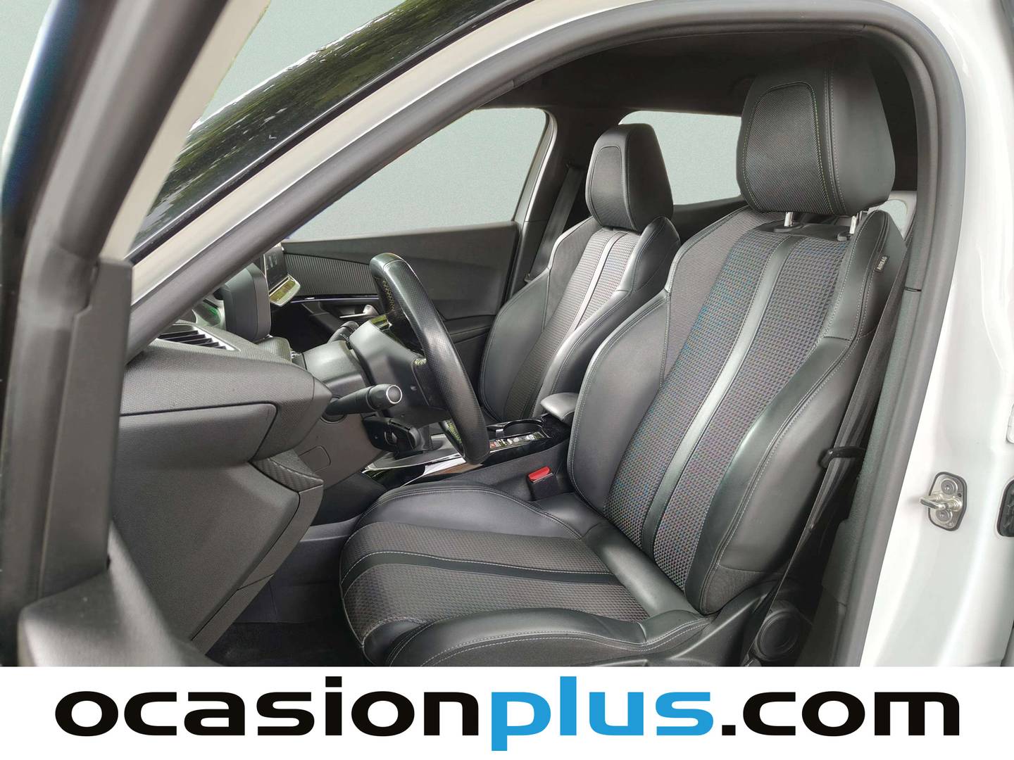 Foto asientos delanteros Peugeot 2008 Peugeot 2008 PureTech 130 S&S GT (130 CV)