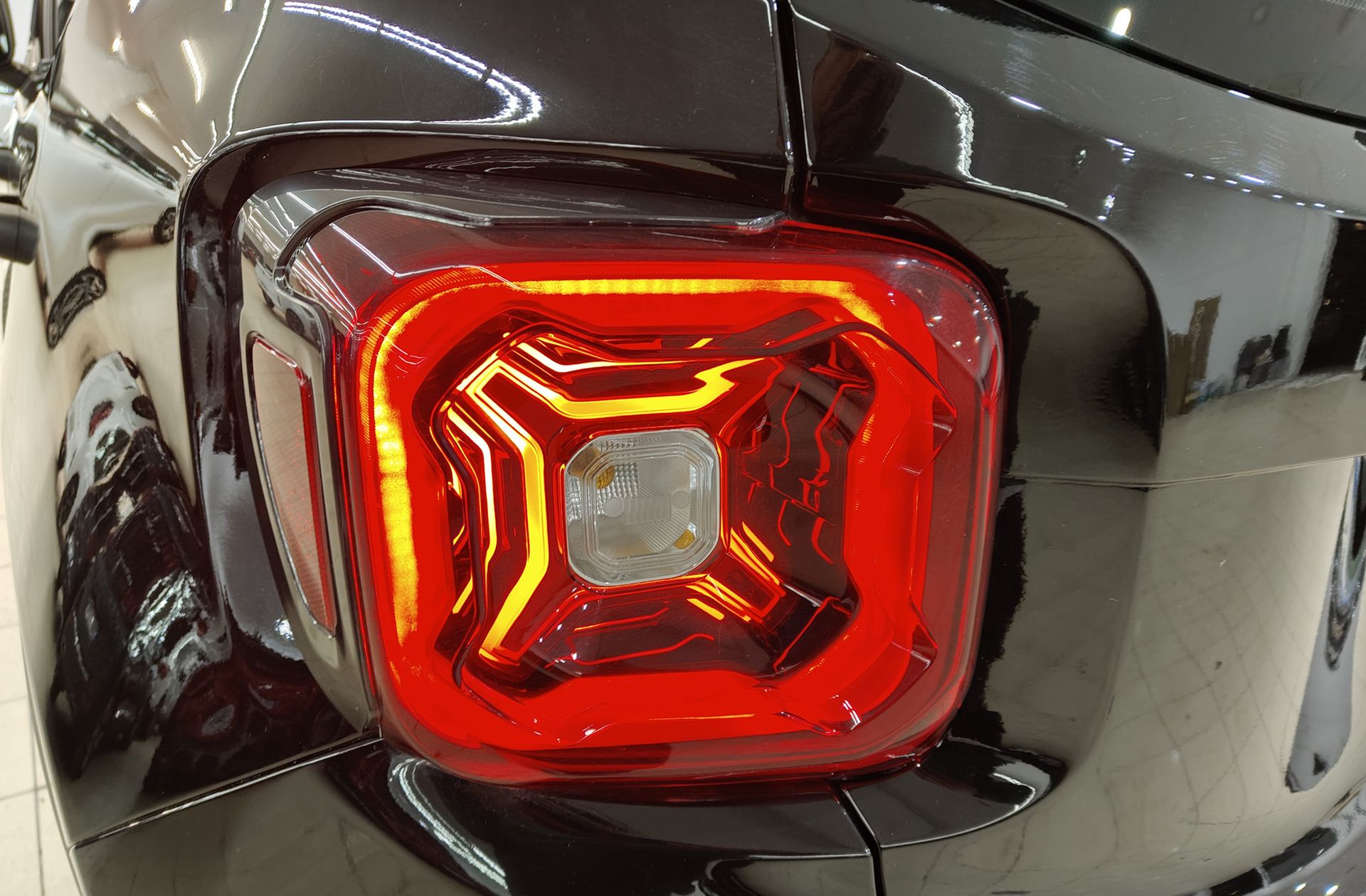 Jeep Renegade eHybrid 1.5 Limited ATX - foto 16