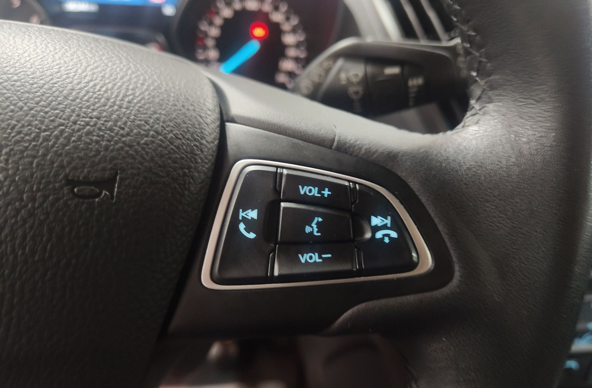 Ford Kuga 1.5 EcoBoost Trend+ 4x2 - foto 29