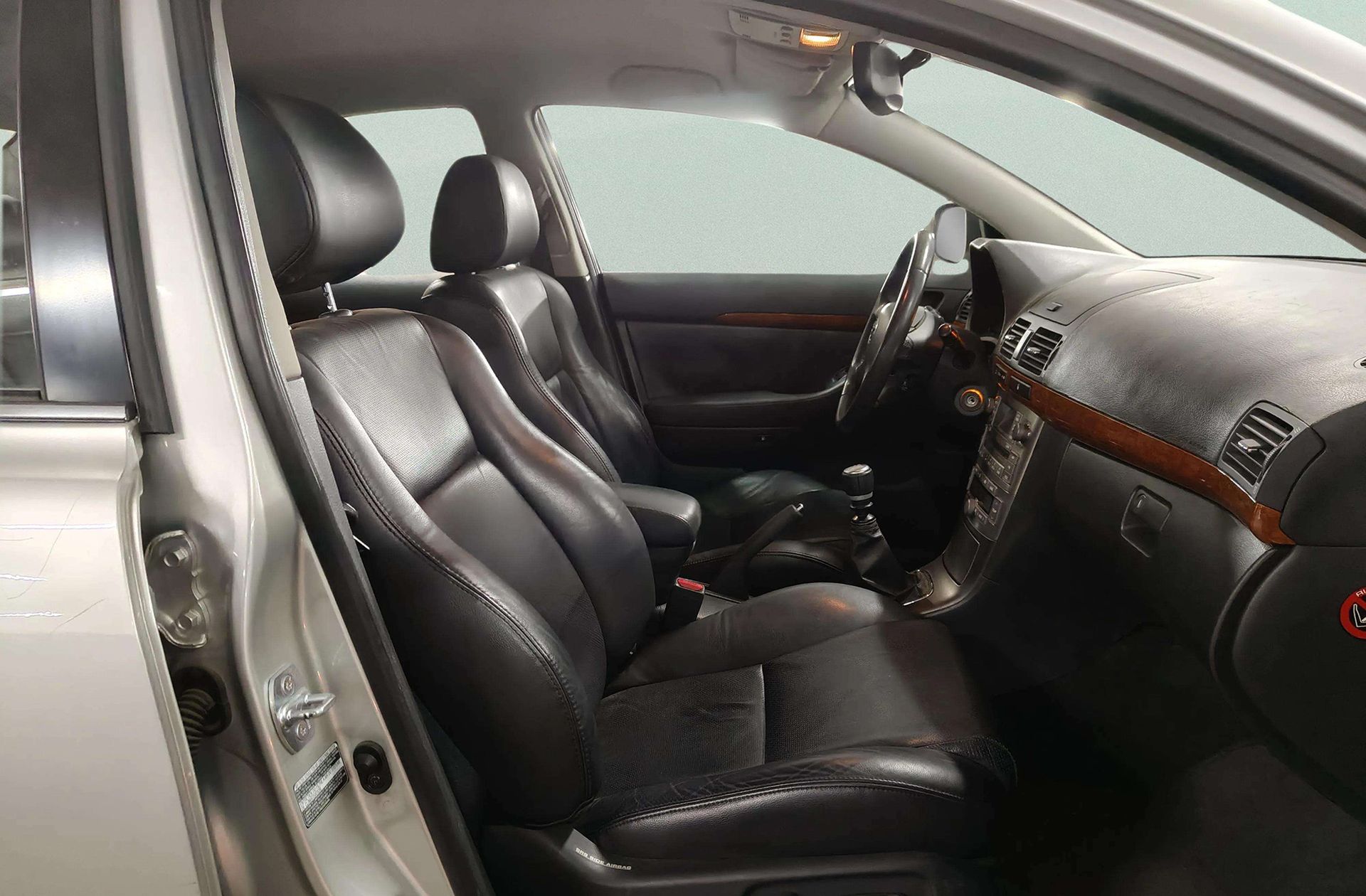 Toyota Avensis 2.2 D-4D Executive - foto 16