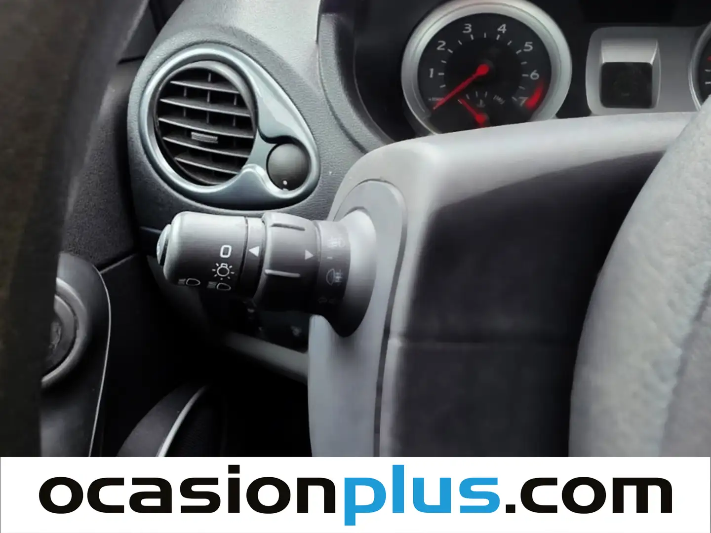 Foto Renault Clio Renault Clio 1.2 16v Pack Authentique (75 CV)