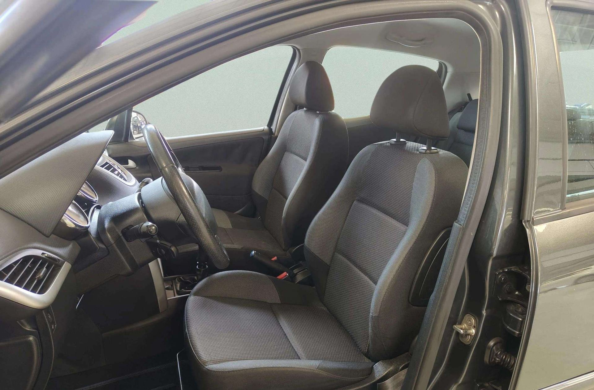 Peugeot 207 1.4 HDi Active FAP - foto 8