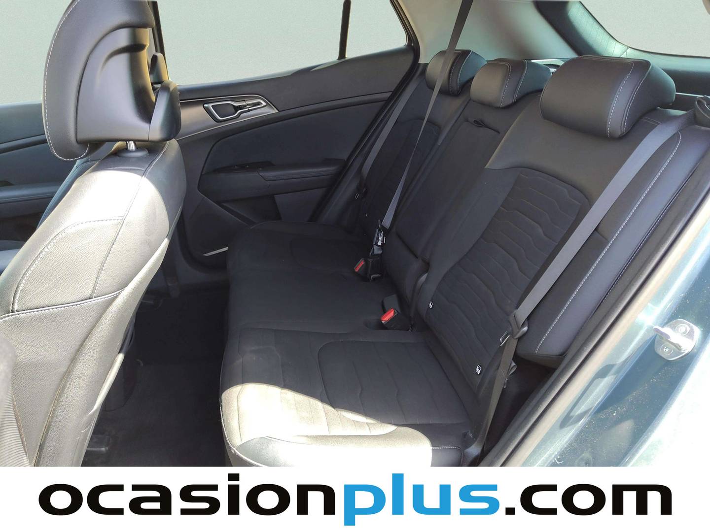 Foto asientos traseros KIA Sportage KIA Sportage 1.6 T-GDi PHEV Tech 4x4 Auto (265 CV)