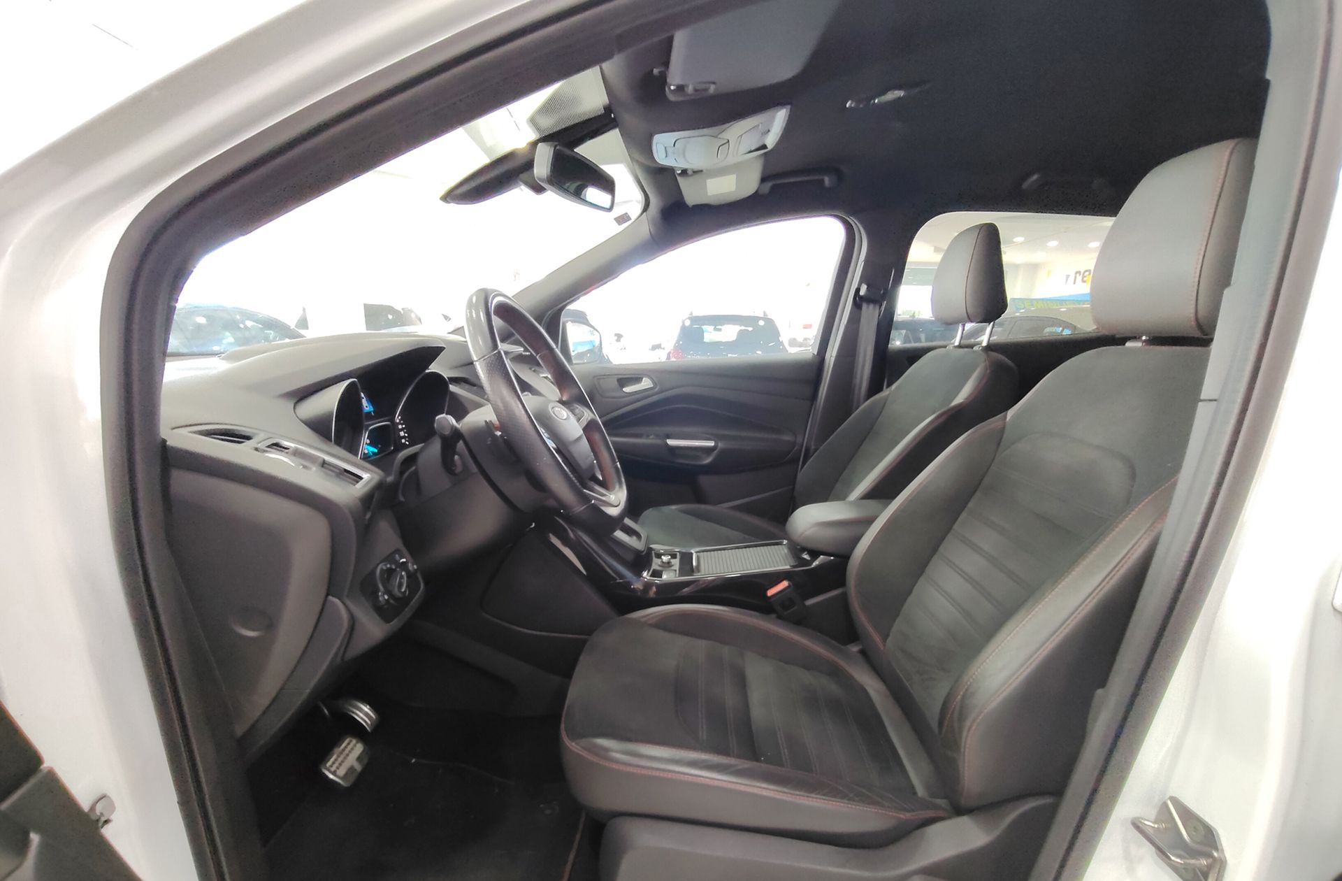 Ford Kuga 1.5 EcoBoost ST-Line 4x4 - foto 11