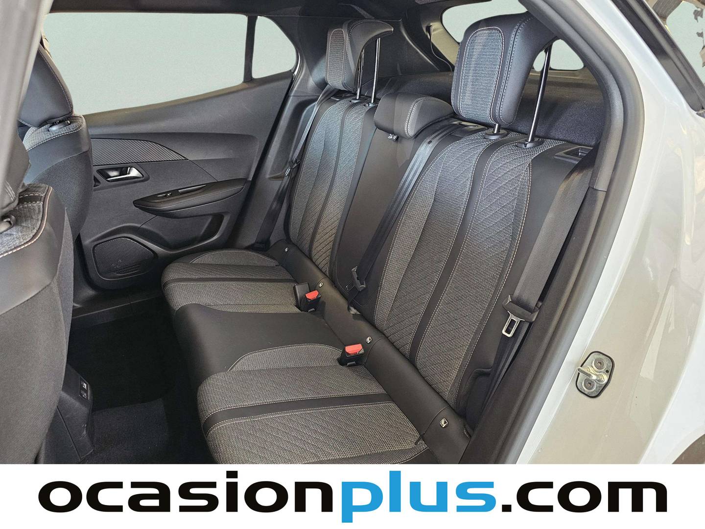 Foto Peugeot 2008 Peugeot 2008 Allure Hybrid eDCS6 (136 CV)