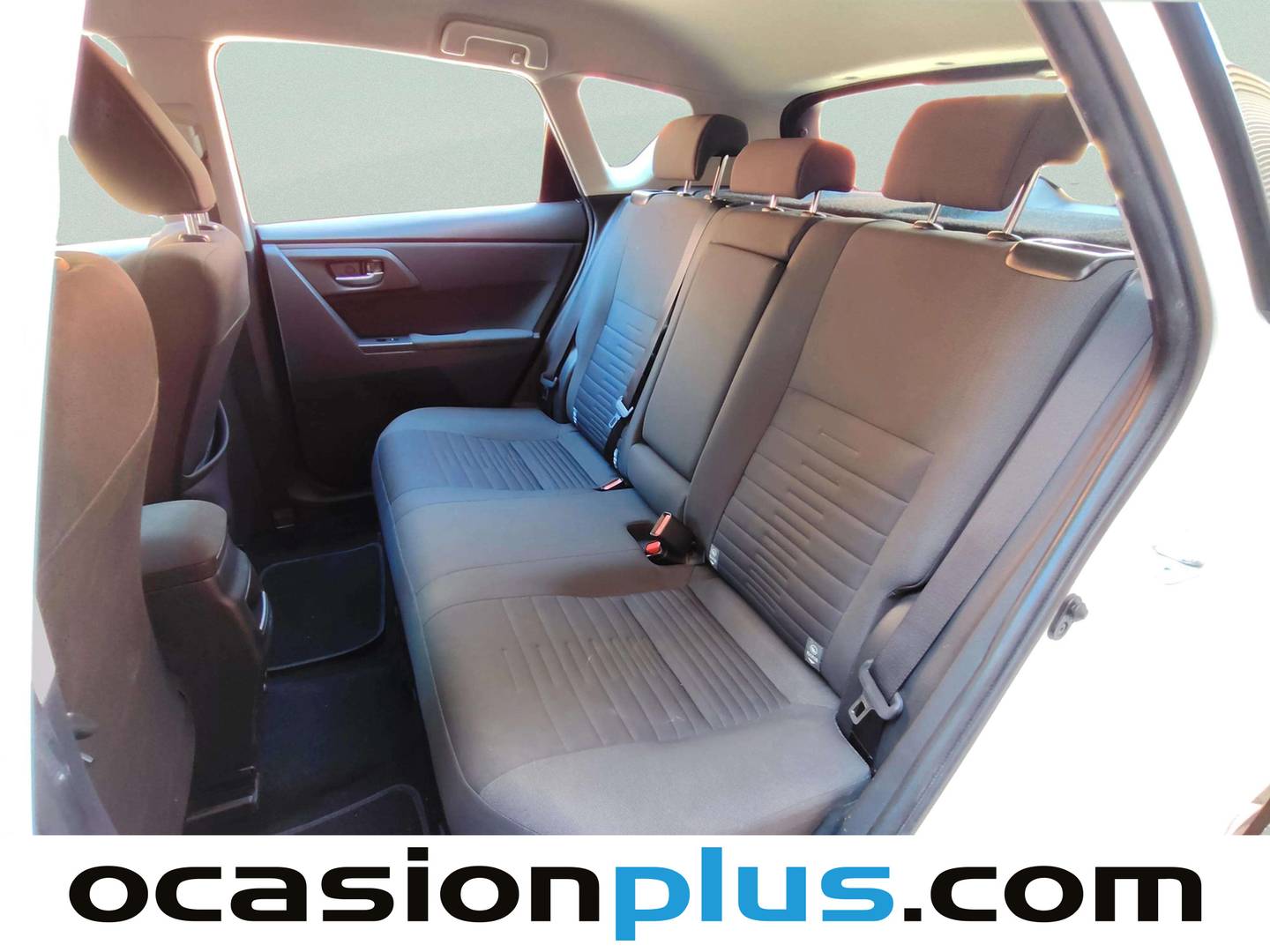 Foto asientos traseros Toyota Auris Toyota Auris 140H Hybrid Active (136 CV)