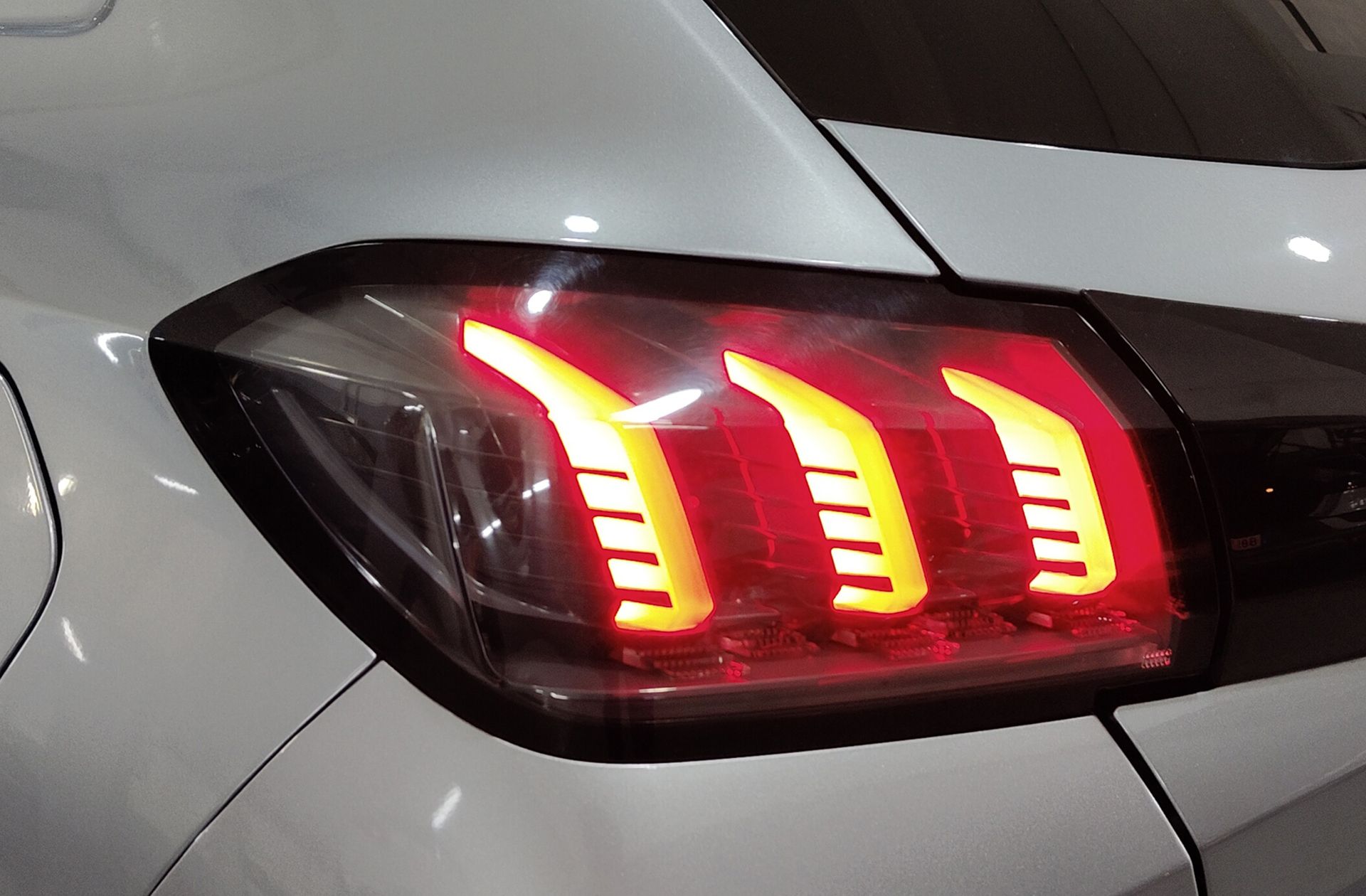 Peugeot 208 PureTech 100 GT - foto 17