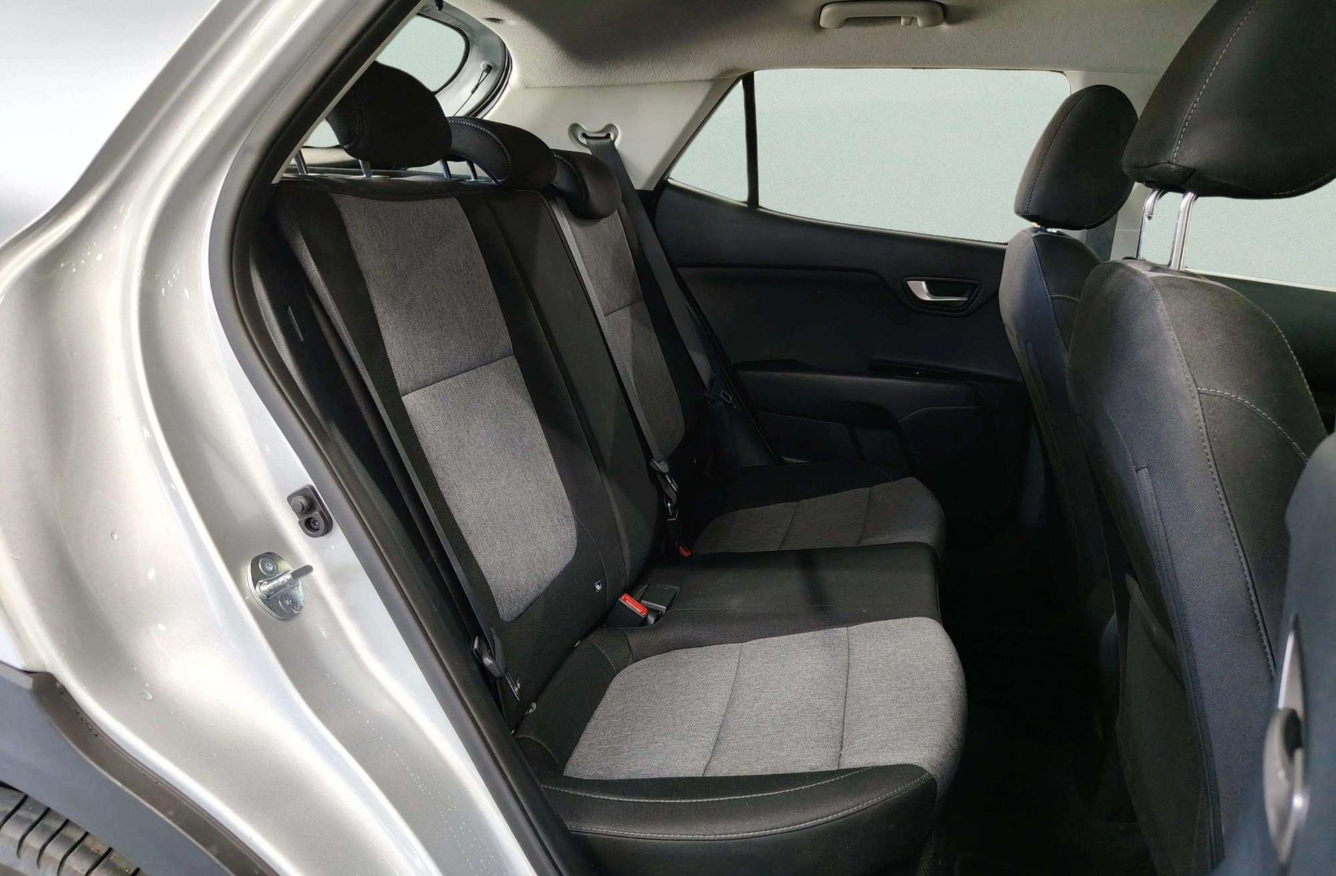 Kia Stonic 1.0 T-GDi MHEV Concept - foto 18