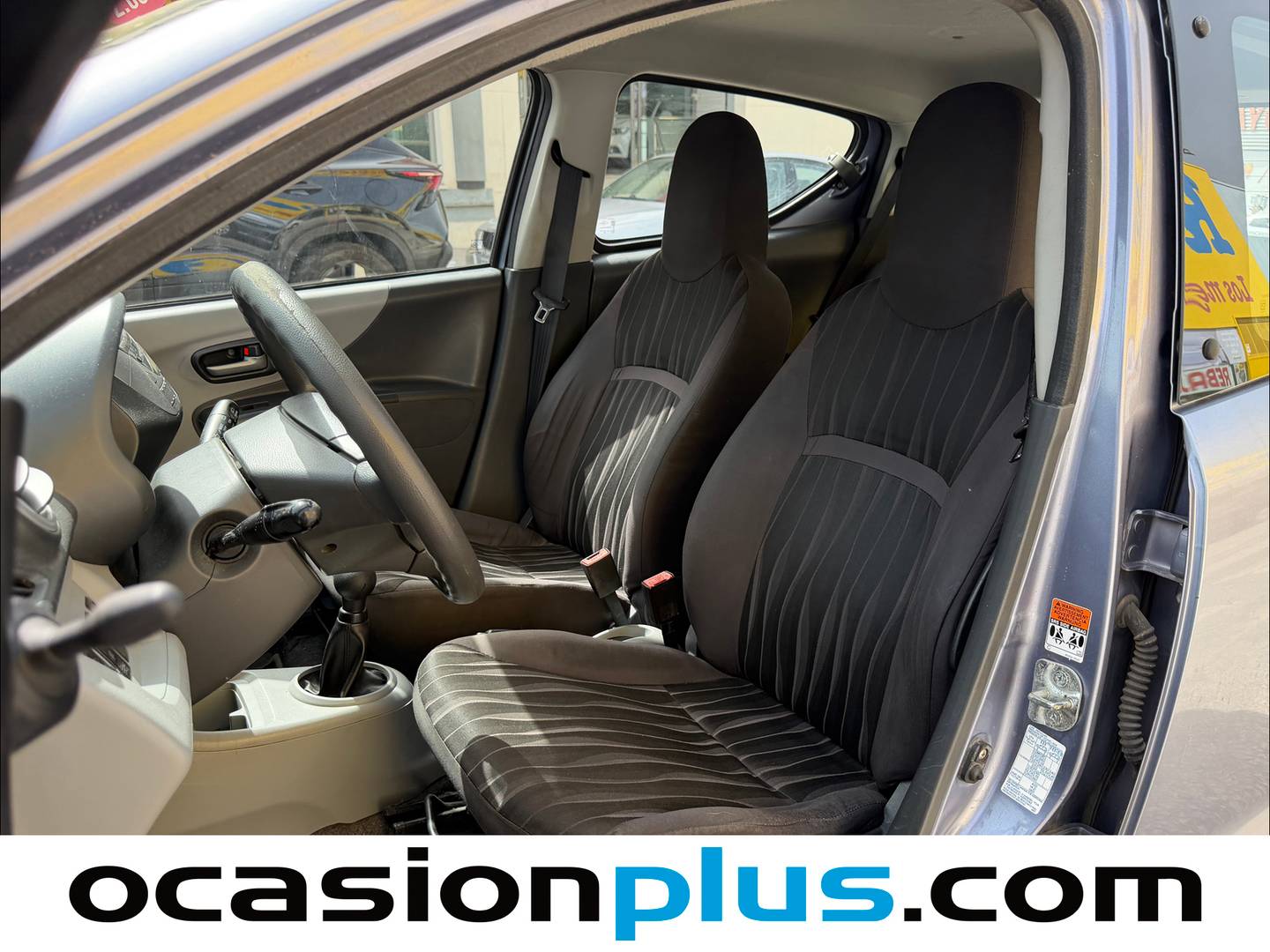 Foto asientos delanteros Nissan Pixo Nissan Pixo 1.0G VISIA (68 CV)