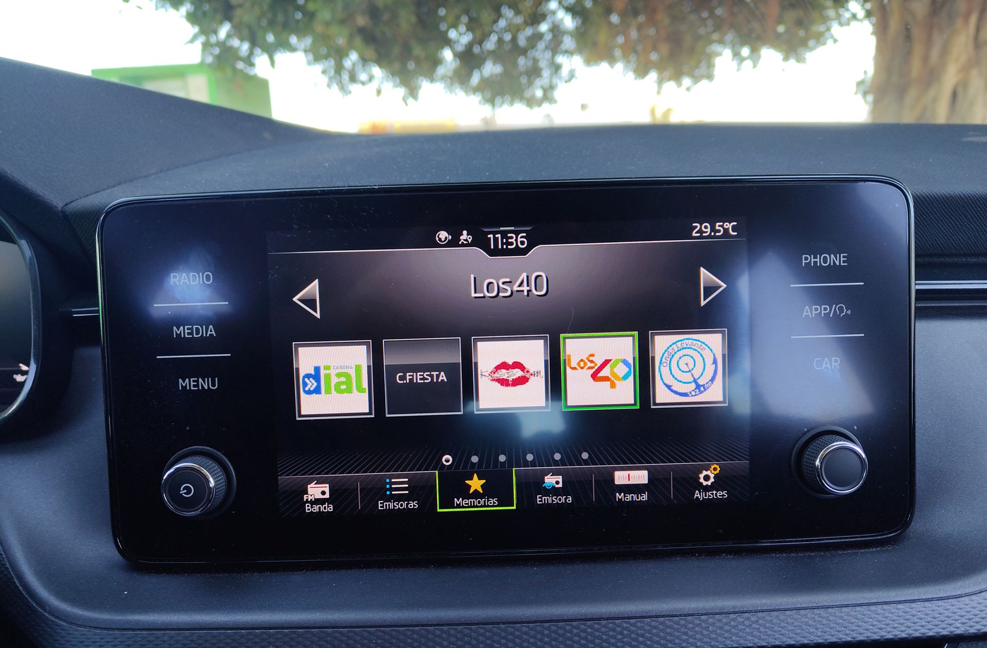 Škoda Kamiq 1.0 TSI Ambition DSG - foto 29