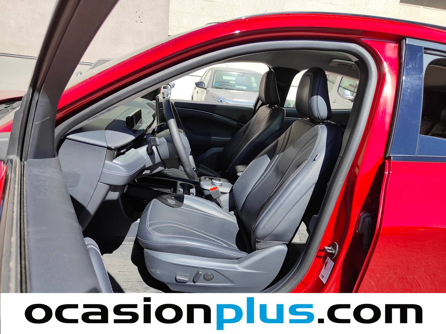 Foto asientos delanteros Ford Mustang Mach-E Ford Mustang Mach-E Batería 75.7Kwh Base (269 CV)