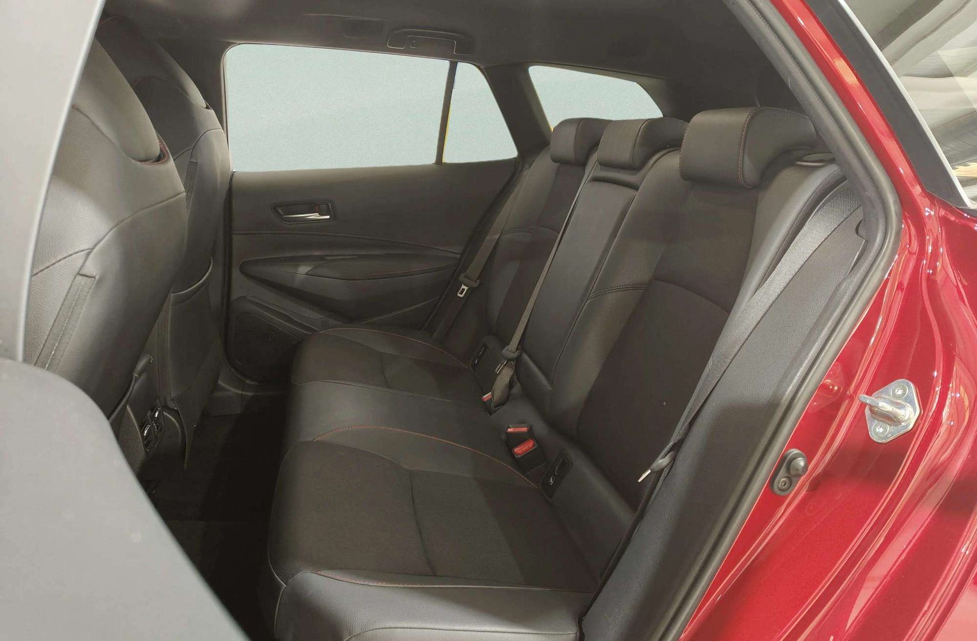 Toyota Corolla 200H Touring Sports GR-Sport - foto 12
