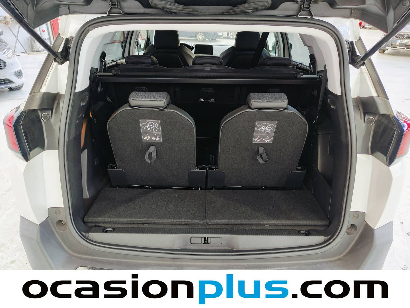 Foto Peugeot 5008 Peugeot 5008 PureTech 130 S&S Allure (130 CV) EAT8 7 PLAZAS siete plazas