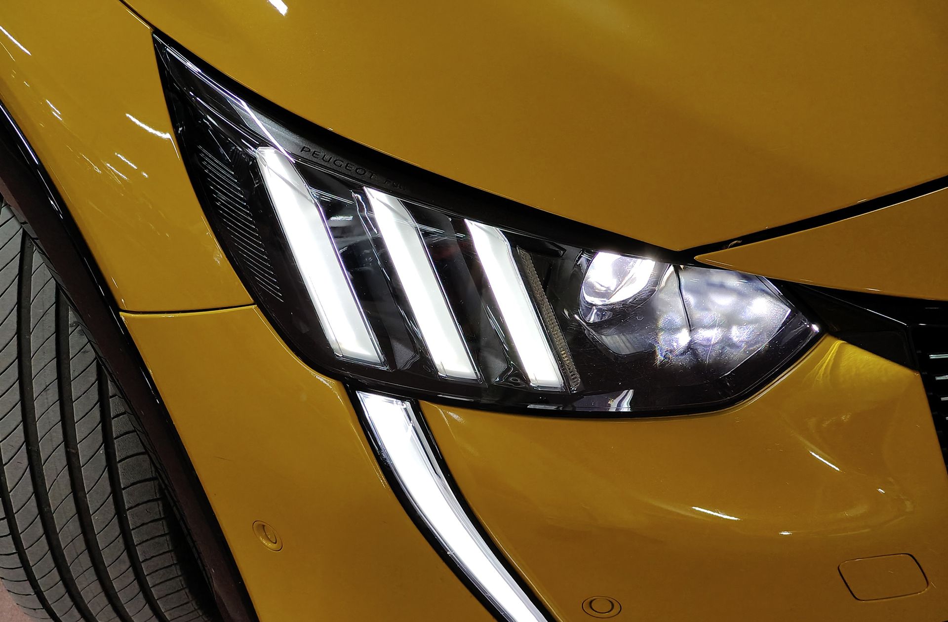 Peugeot 208 PureTech 100 GT - foto 15