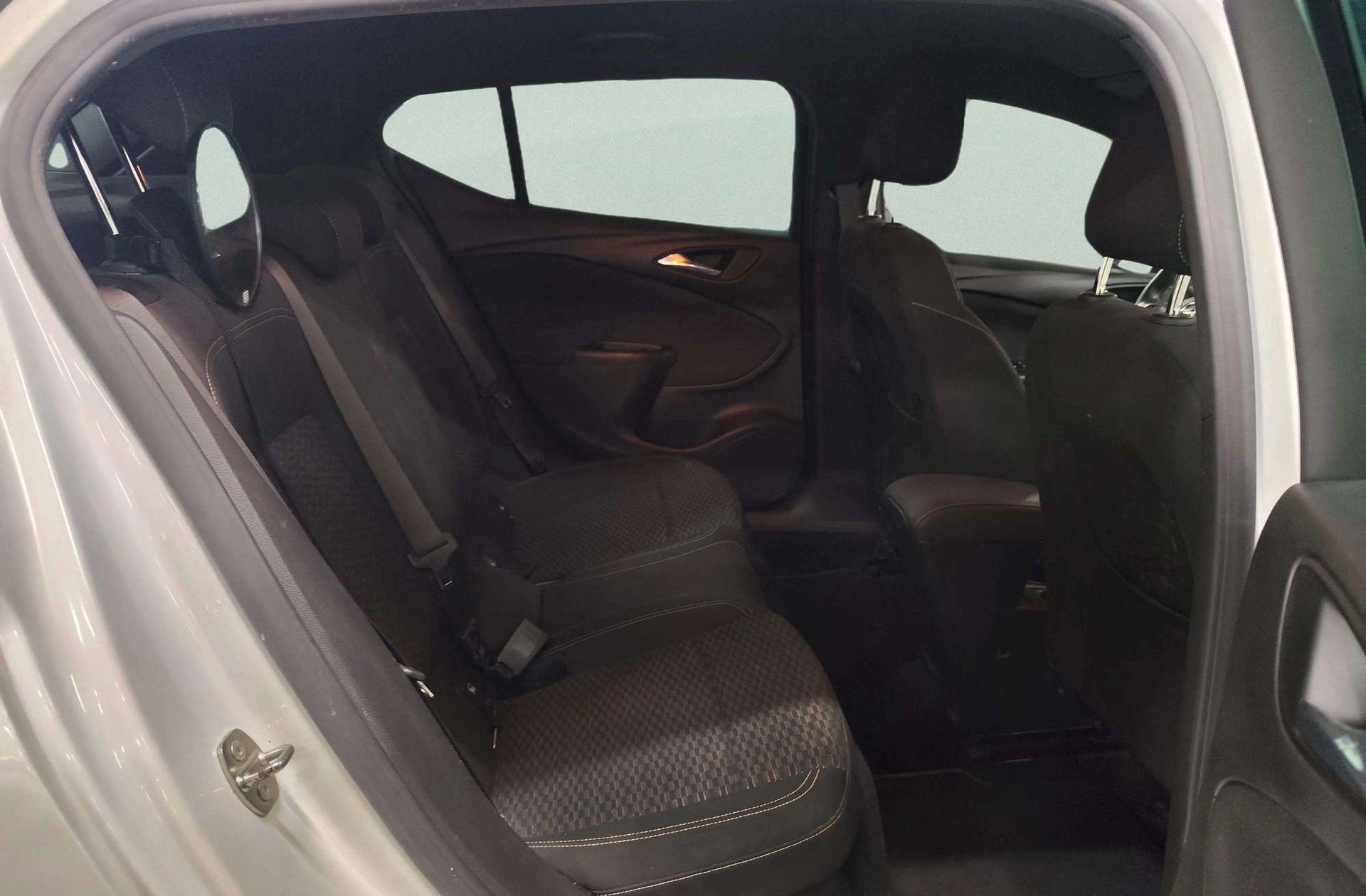 Opel Astra 1.6 Turbo GSi Line - foto 16
