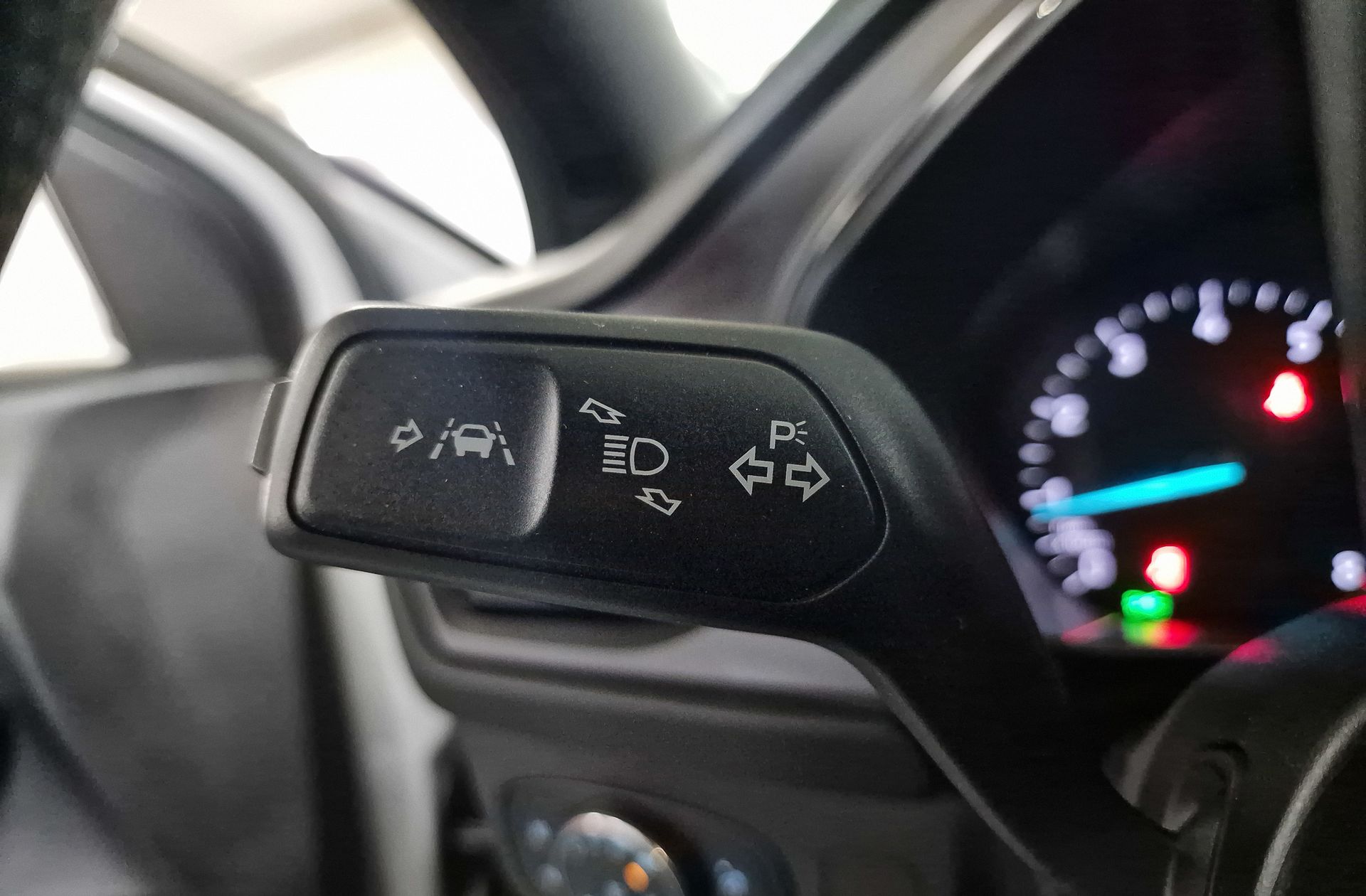 Ford Focus SportBreak 1.0 EcoBoost MHEV ST-Line - foto 31