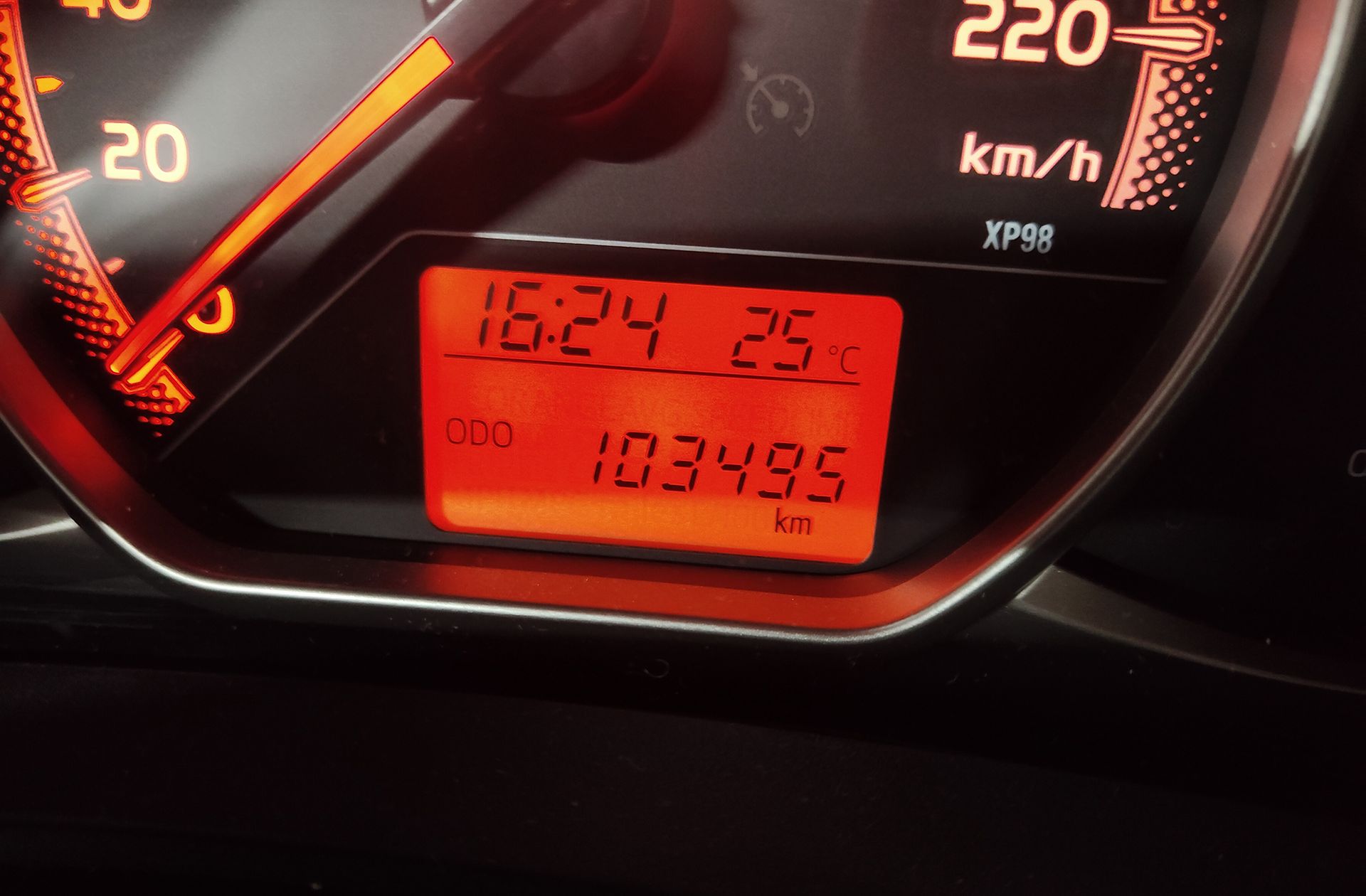 Toyota Yaris 100 Active - foto 8