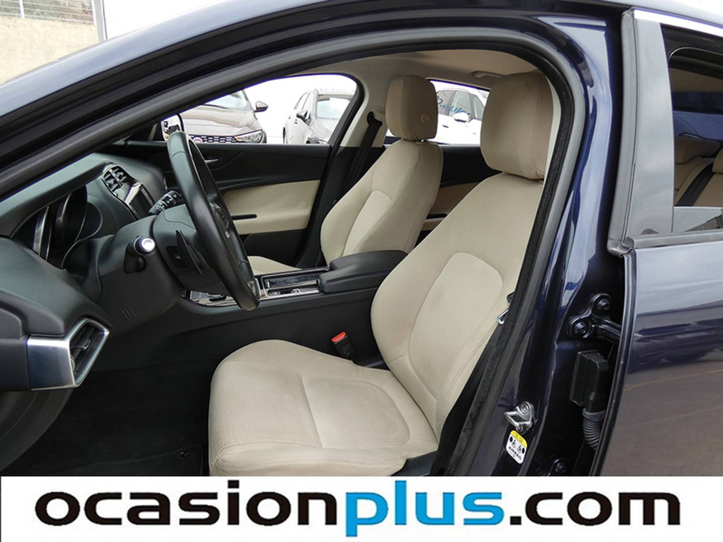 Foto Jaguar XE Jaguar XE 2.0 Diesel Pure RWD AUTO (180 CV)