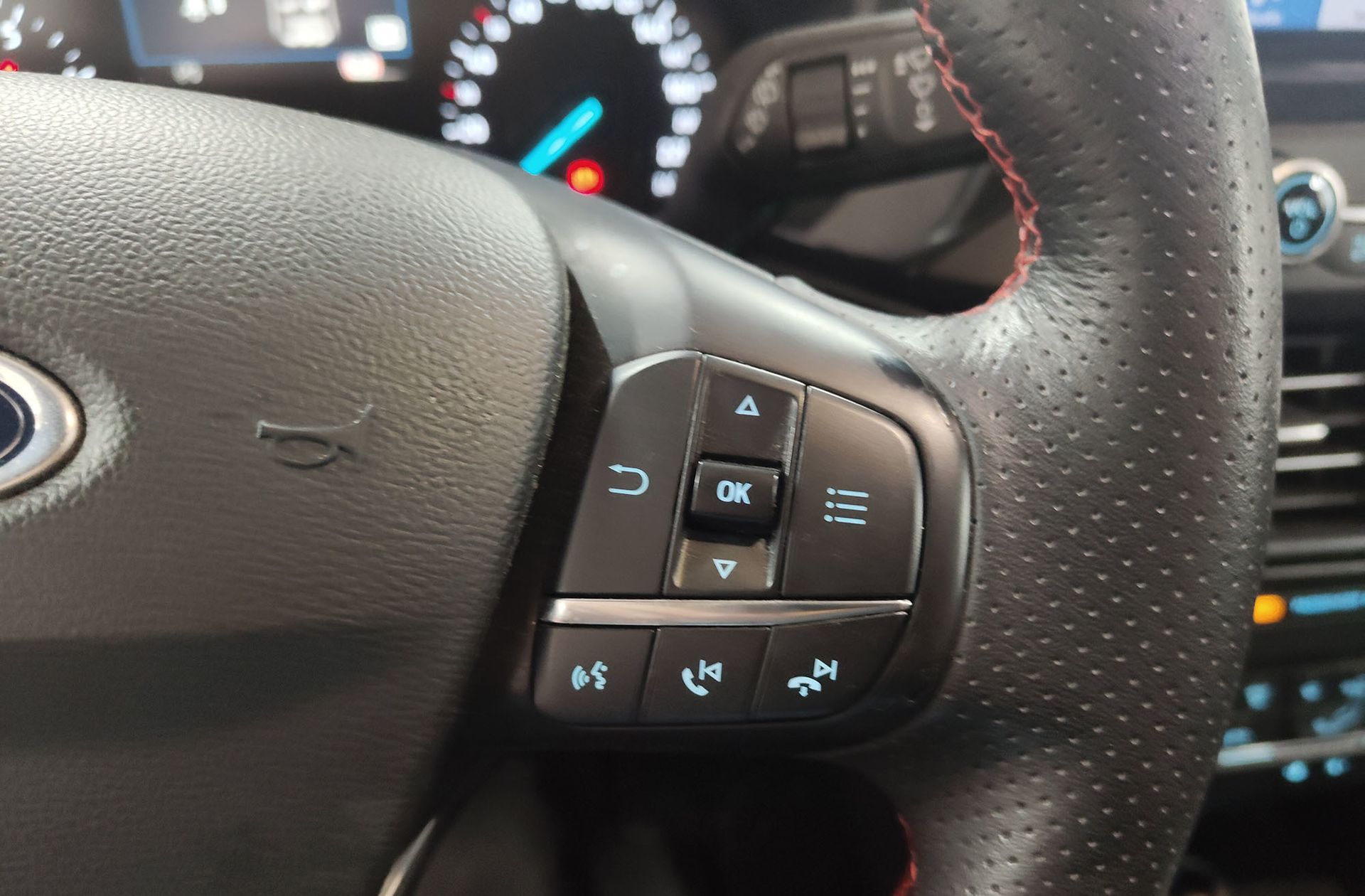 Ford Focus 1.0 EcoBoost ST-Line - foto 36