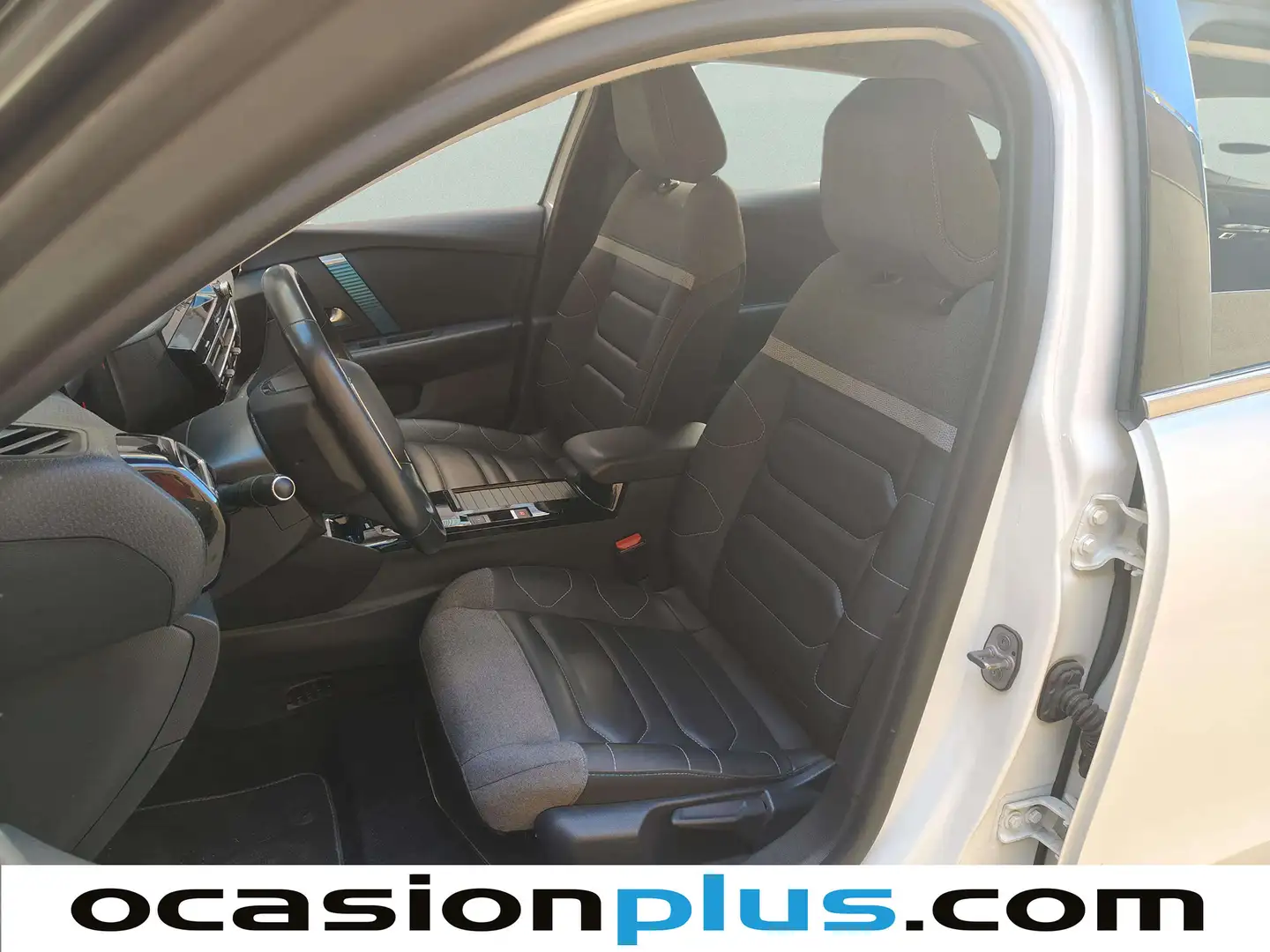 Foto Citroën ë-C4 Citroen ë-C4 eléctrico 50kWh Shine (136 CV)