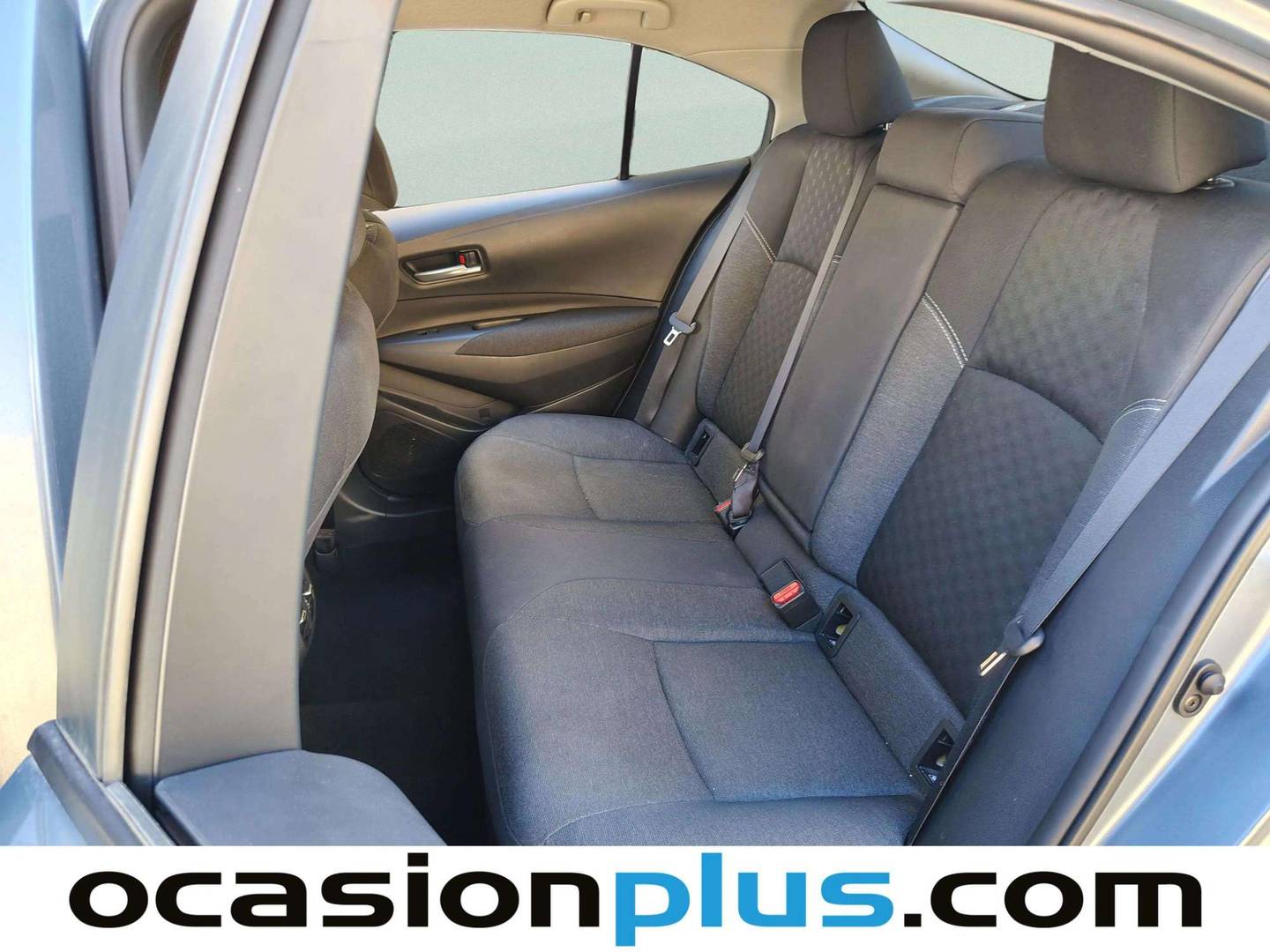 Foto asientos traseros Toyota Corolla Toyota Corolla 140H Style (140 CV)
