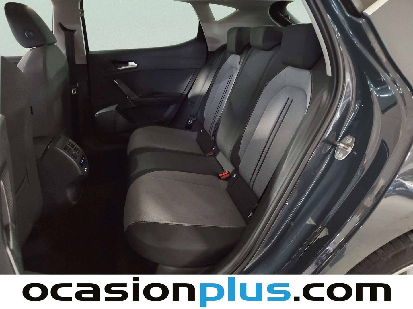 Foto asientos traseros Seat León Seat León 1.5 eTSI Style 25 Aniversario DSG (116 CV)