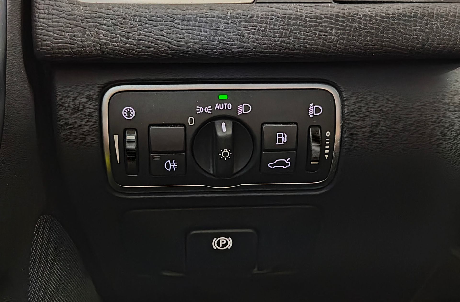 Volvo XC60 D3 R-Design Momentum - foto 10