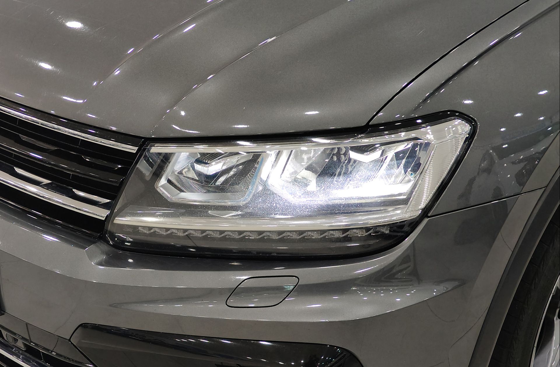 Volkswagen Tiguan Sport 2.0 TDI 4Motion DSG Pack R-Line - foto 17