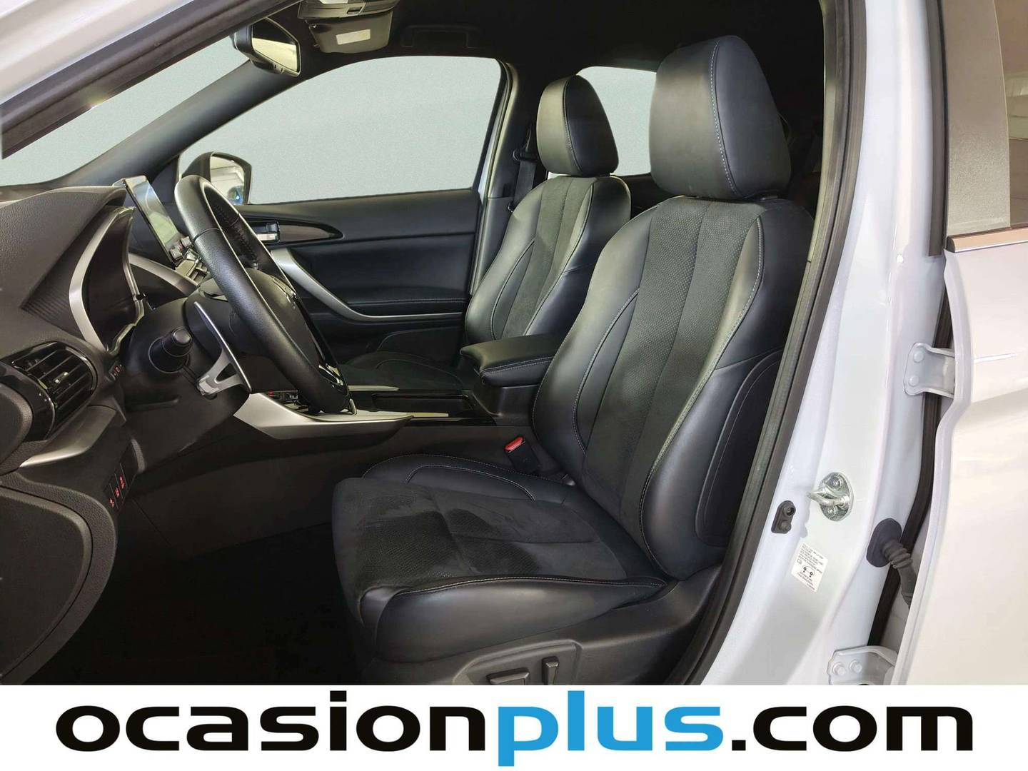 Foto asientos delanteros Mitsubishi Eclipse Cross Mitsubishi Eclipse Cross 2.4 PHEV Kaiteki 4WD Auto (188 CV)